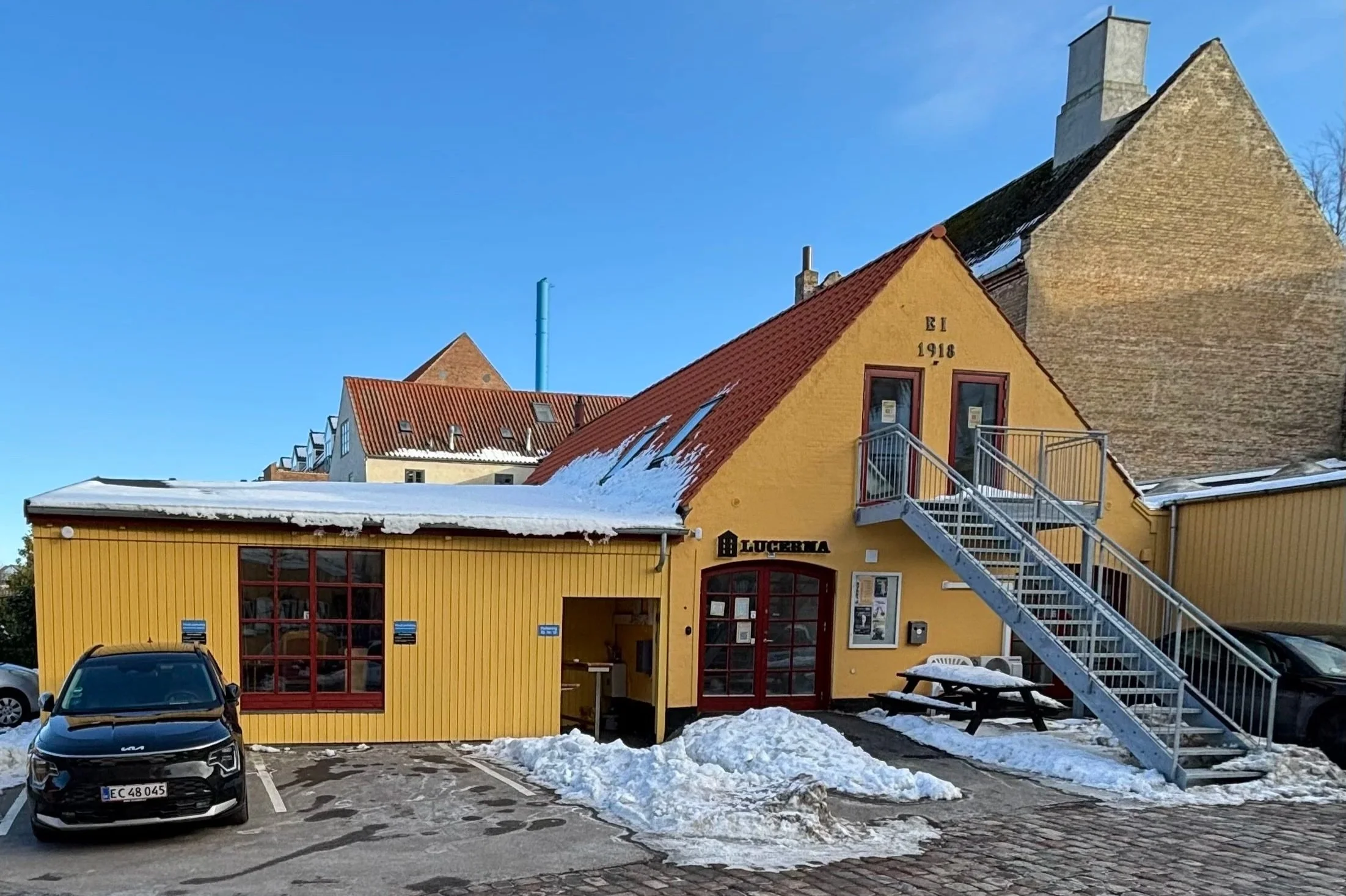 Ungekuturhuset Lucerna, villaen