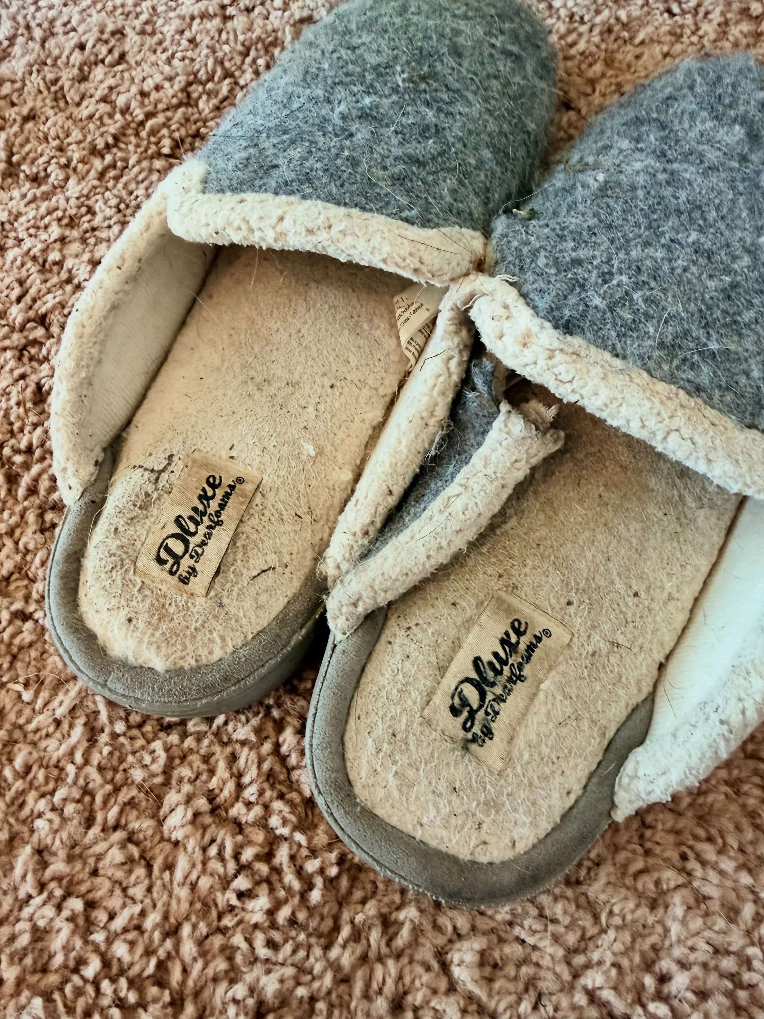 Anyone want some stinky mail? International available.
🧦📦👣

WWW.BAREFOOTWITHKAIT.COM

#footfetish #barefoot #feet #footfetishcommunity #footfetishnation