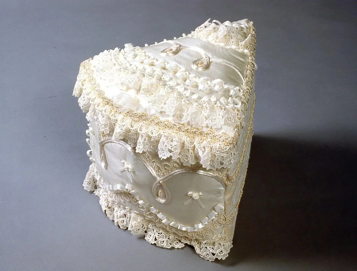 Lynne-Dees-Quilts-Quilted-cake-slice-main.jpg