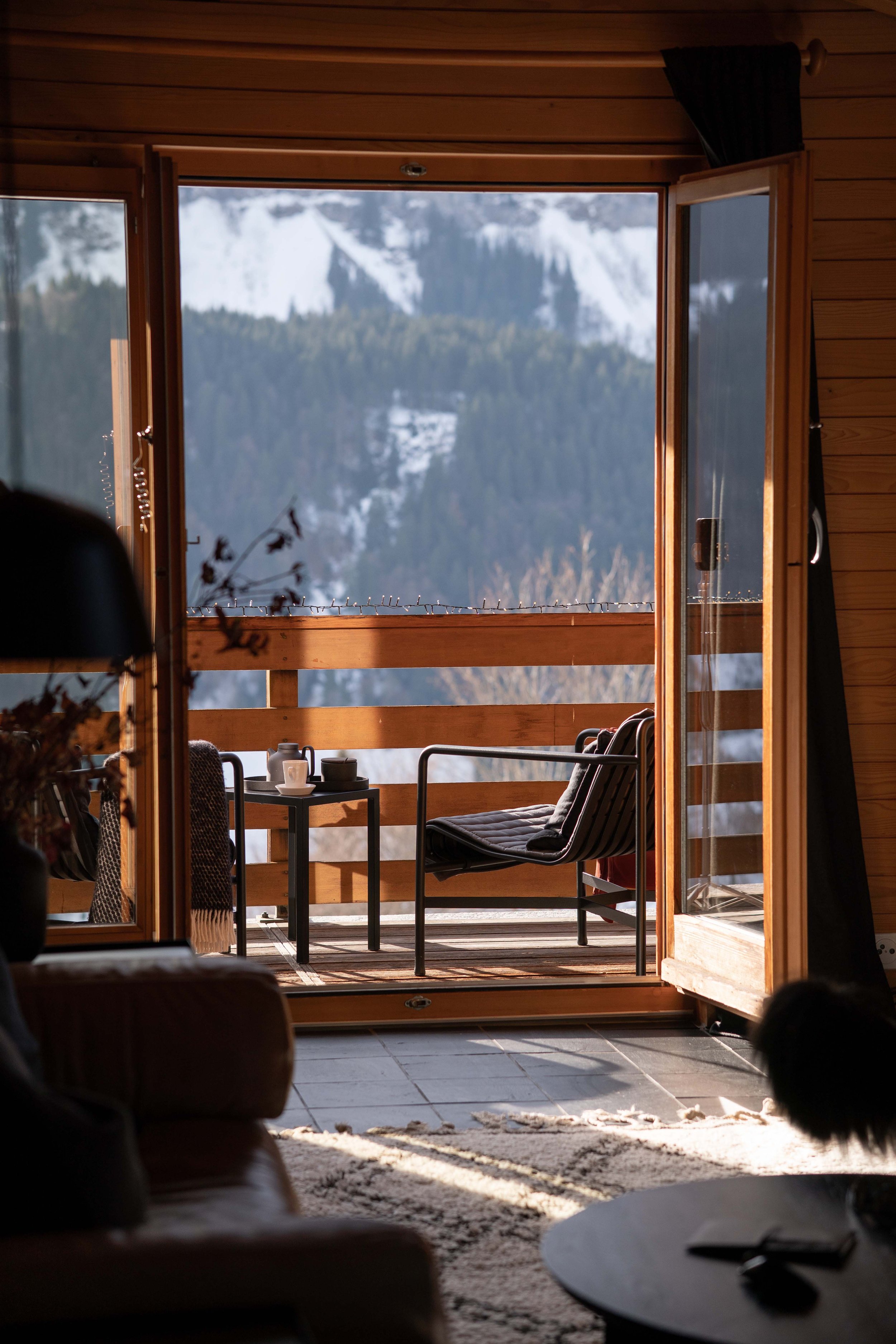 hotel-suite-balcony-winter-mountain-view..jpg