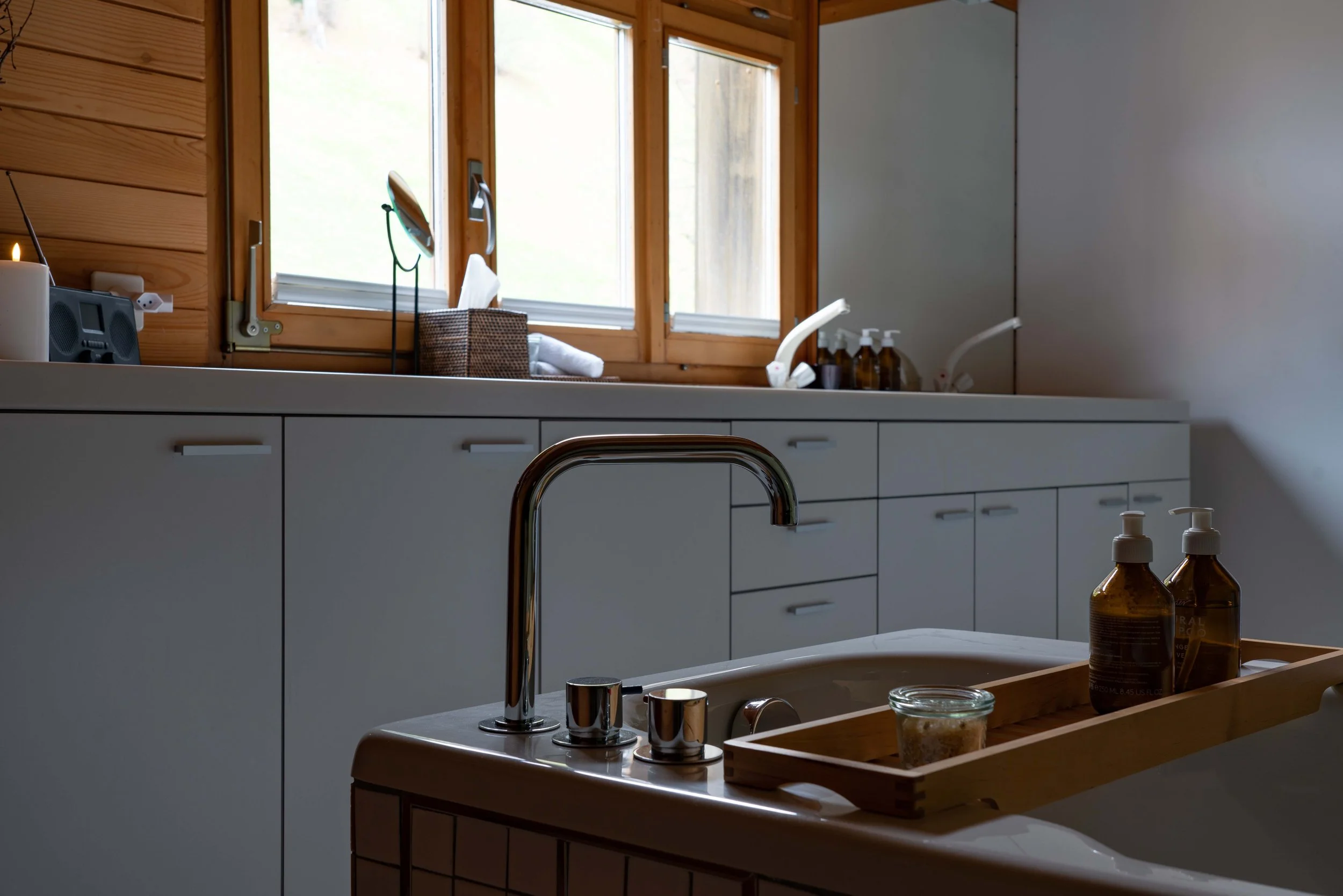 superior-suite-private-bathroom-alpine.jpg