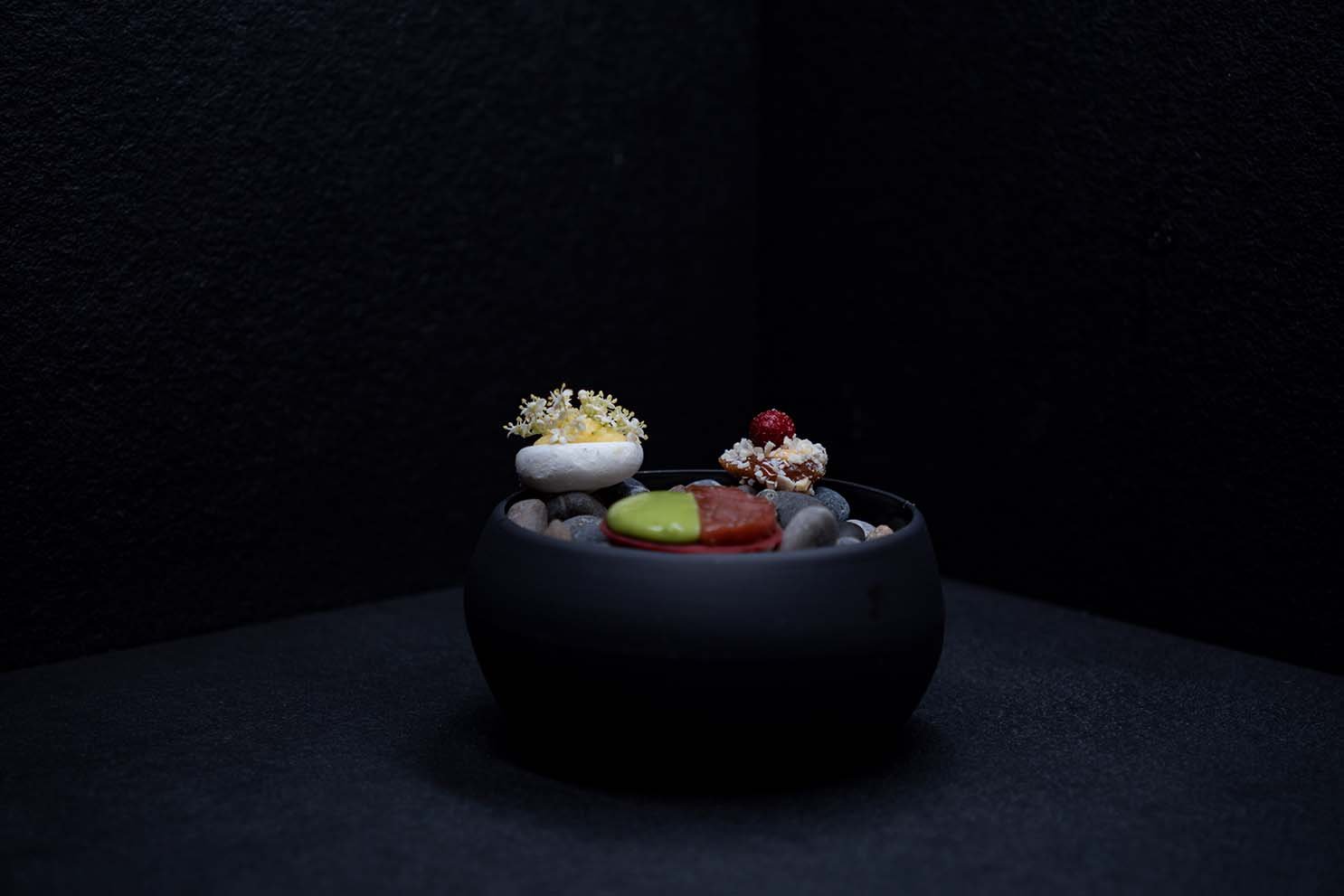 tasting-menu-course-presentation-switzerland.jpg