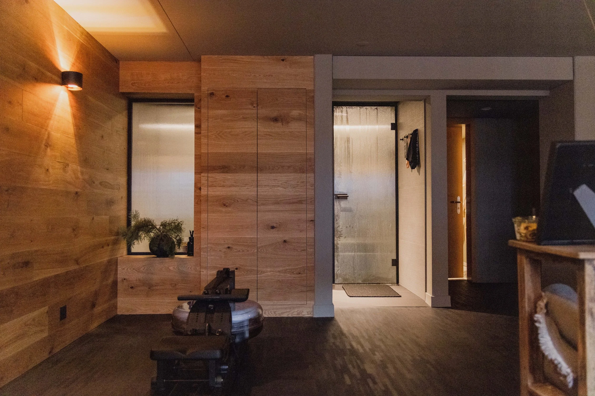 wellness-corridor-fitness-spa-engelberg-switzerland.jpg