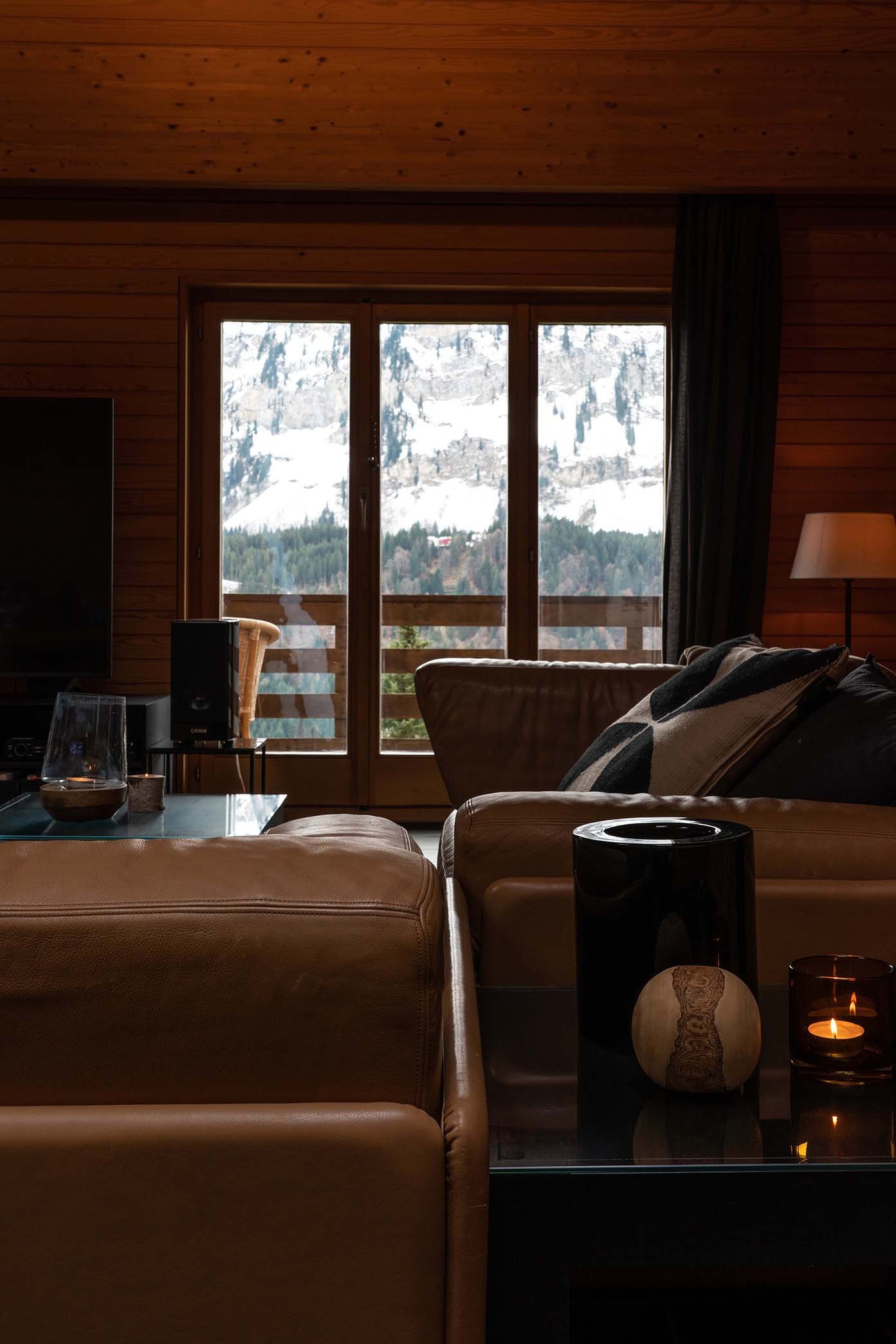 cozy-hotel-lounge-engelberg-switzerland.jpg