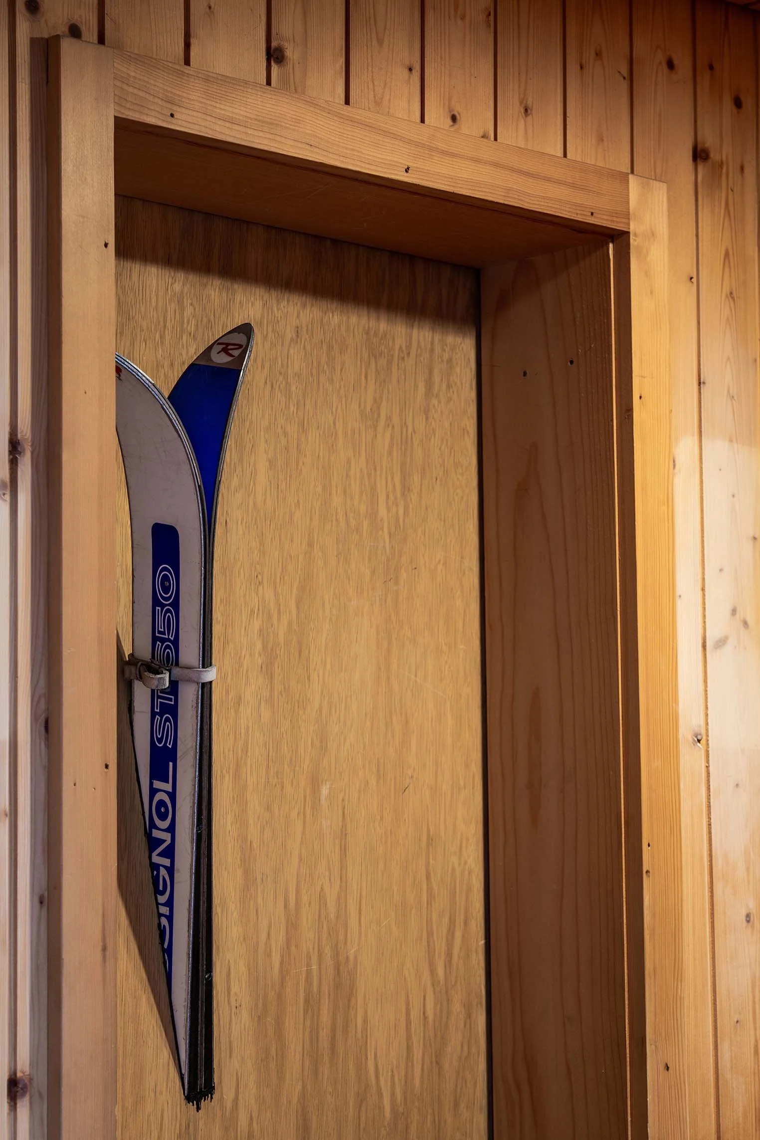 ski-storage-chalet-switzerland.jpg