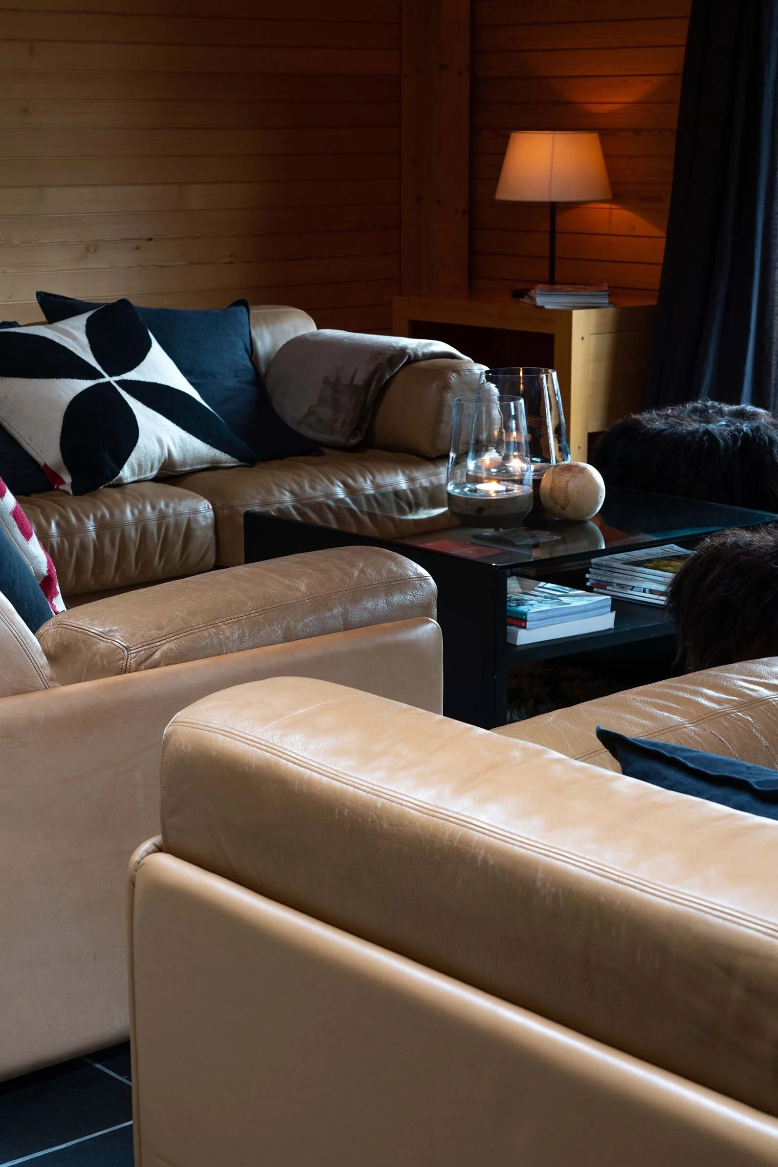 film-night-lounge-switzerland.jpg