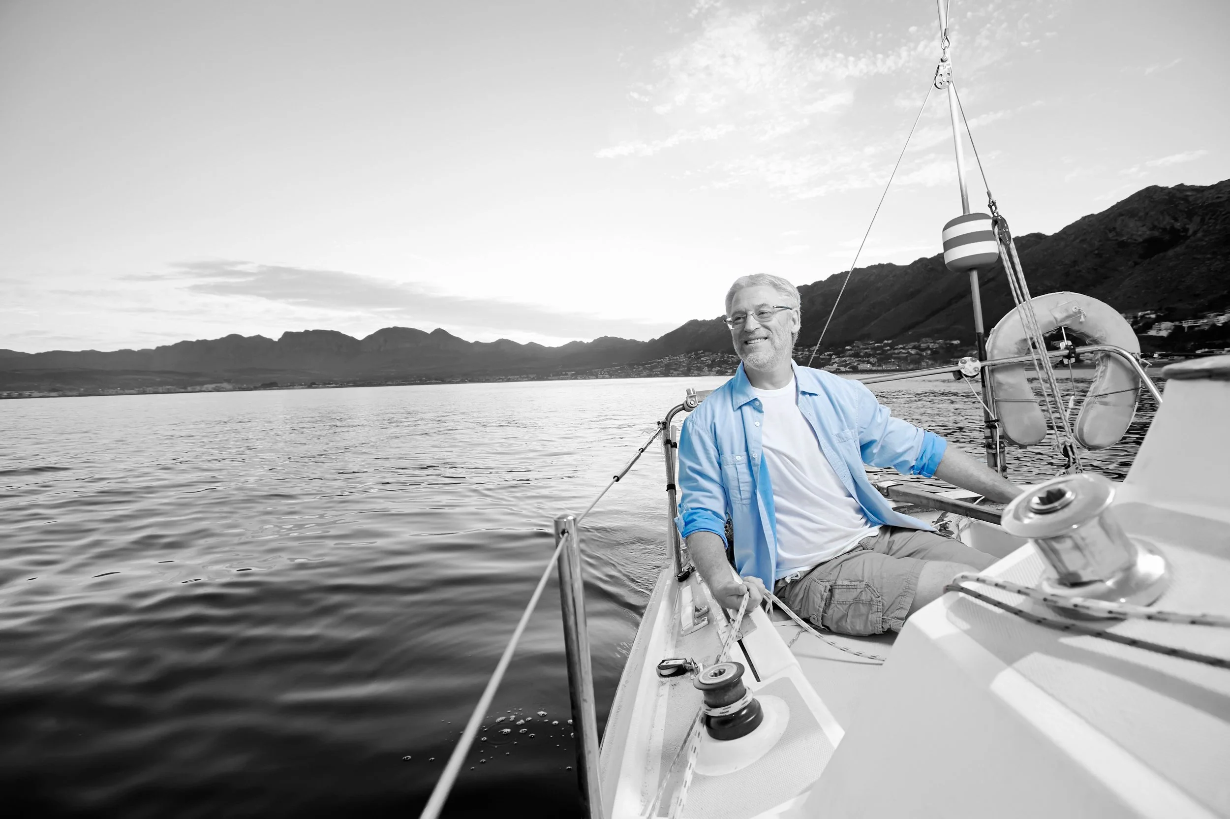 Older man sailing as part of a retirement planning lifestyle strategy