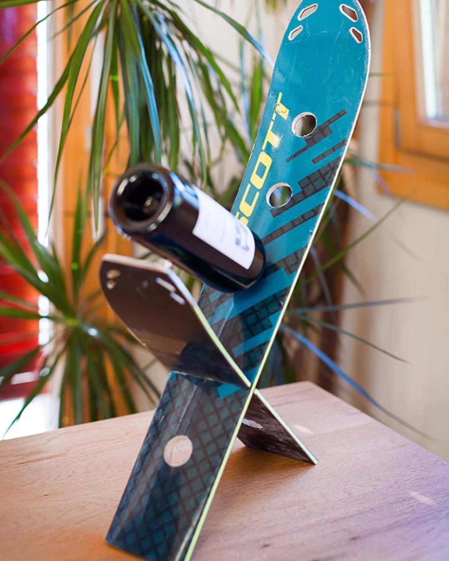 🪄 Et si vos meubles venaient des pistes ?

Chez No1 Sports, vous pouvez retrouver les cr&eacute;ations uniques de SKIBROA : des objets et meubles fabriqu&eacute;s &agrave; la main &agrave; partir de skis et snowboards recycl&eacute;s.

Chaque pi&egr