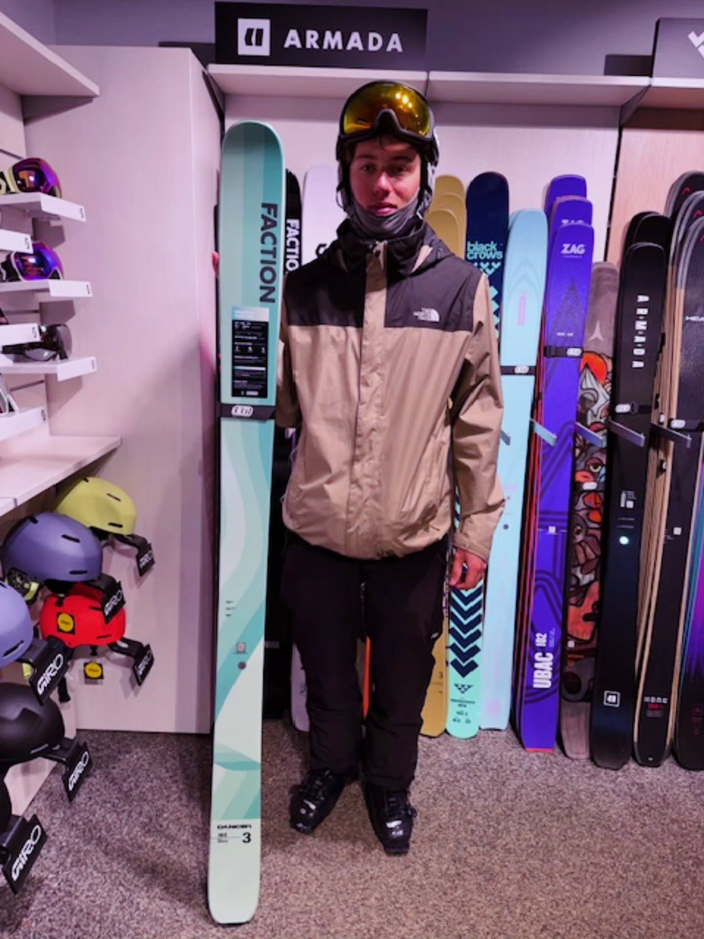 Un grand bravo au gagnant de notre dernier #concours ! Nous sommes impatients de voir comment il va profiter de ses nouveaux skis @factionskis sur les pistes. ⛷️🏆

***

Huge congratulations to the lucky #winner of our last giveaway! We can't wait to