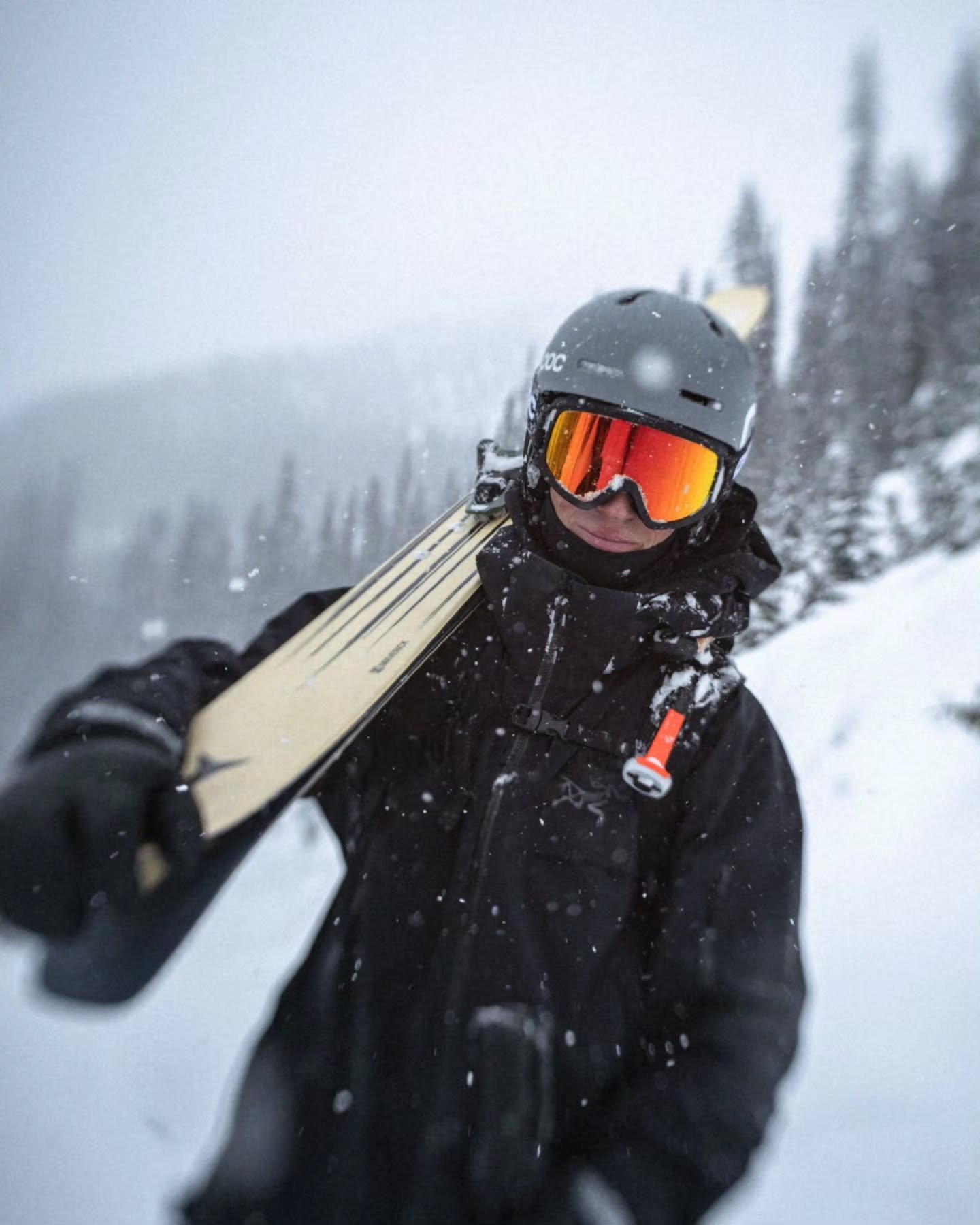 🟠 VOYEZ CLAIR. RESTEZ PROT&Eacute;G&Eacute;. SKIEZ SEREIN. 🟠

Neige dense, for&ecirc;t serr&eacute;e, terrain impr&eacute;vu&hellip;
C&rsquo;est dans ces moments que votre &eacute;quipement fait toute la diff&eacute;rence.

🧠 Un casque l&eacute;ge