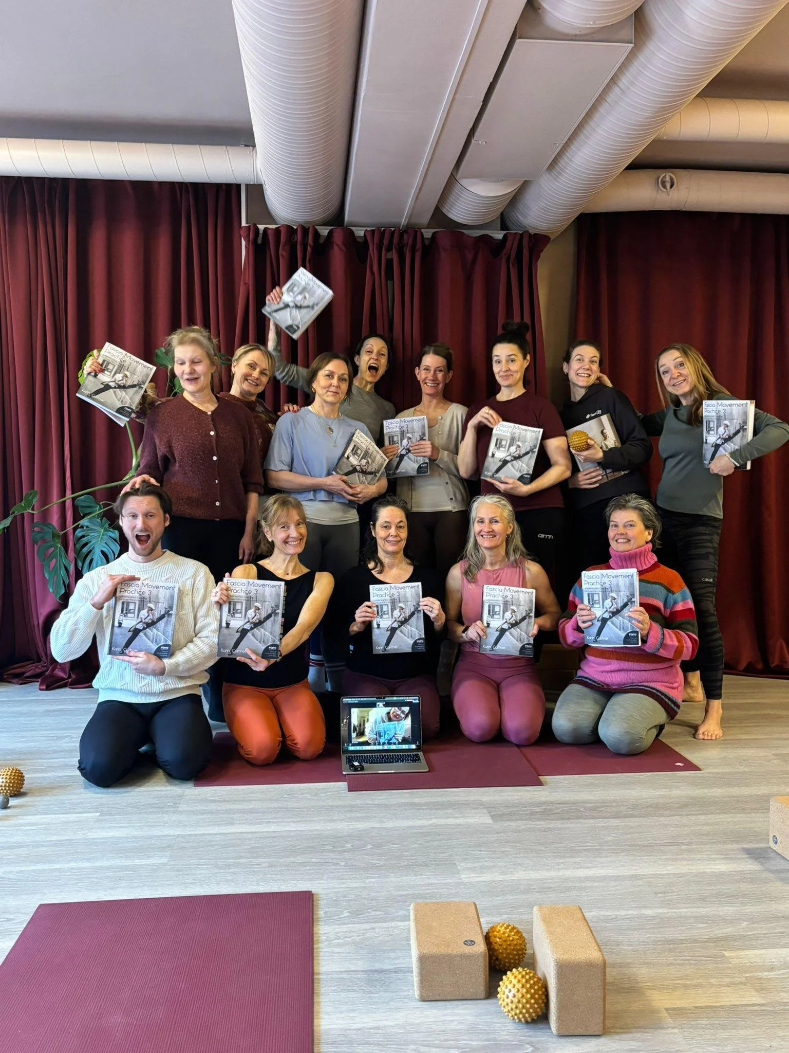 Another fabulous weekend of deep learning and embodiment with this crazy lot 😊in Oslo Yoga Livet hosted by the wonderful Therese HansenBergen Body Work.

These awesome professionals have now completed all of the advanced repertoire courses with FAMO