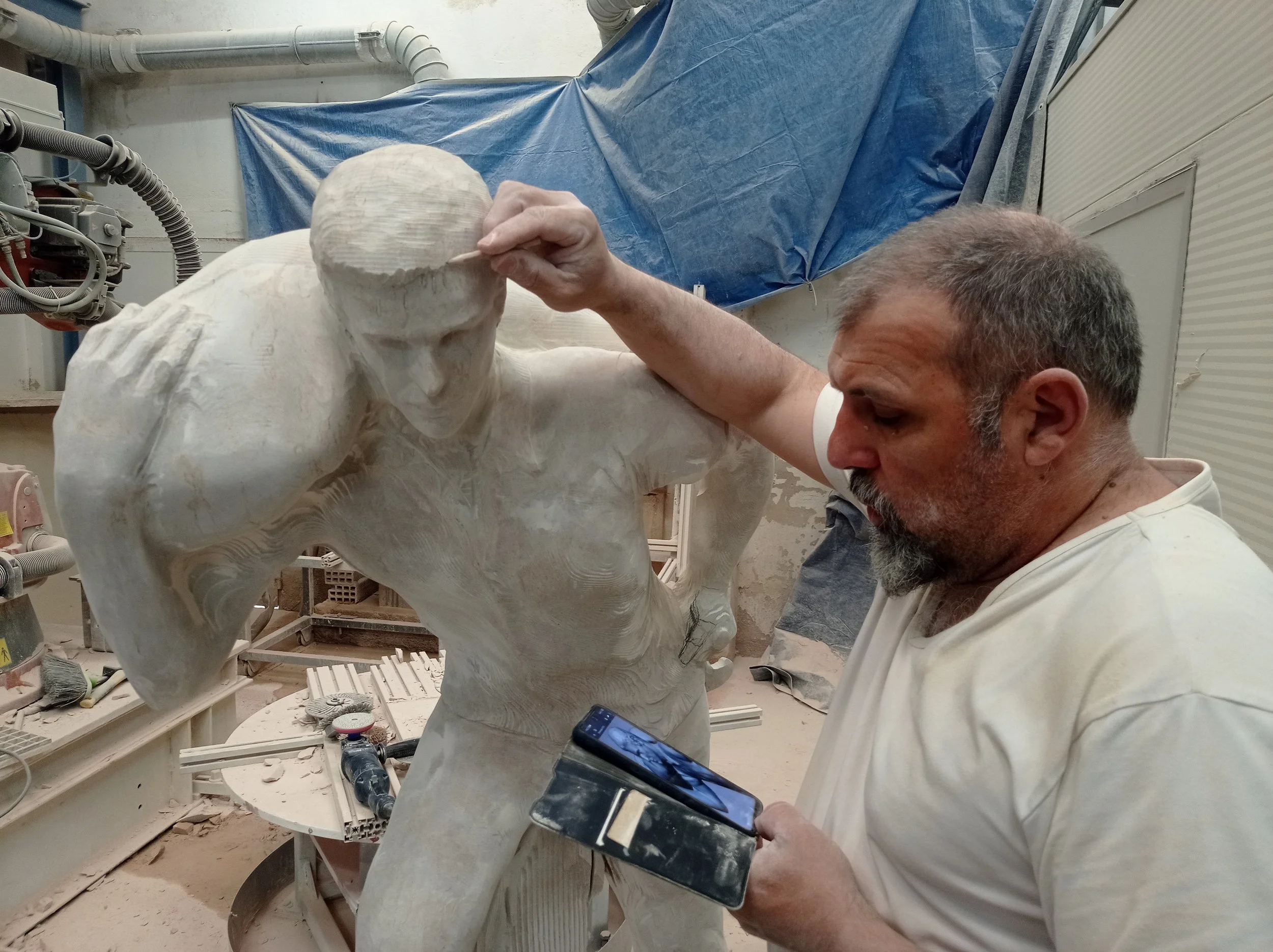 Acabado manual por el Escultor Raúl Abad