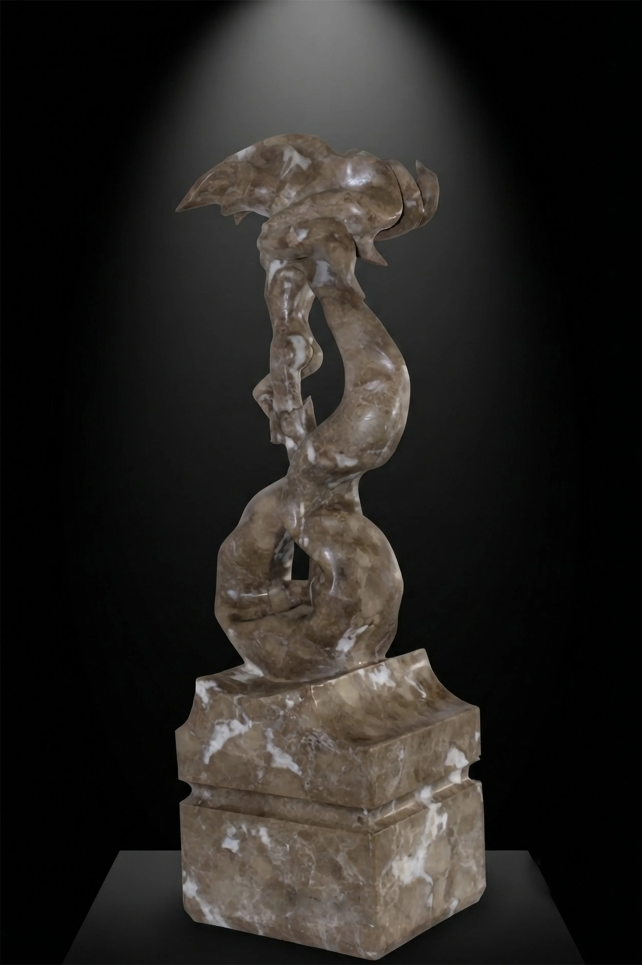 Escultura de mármol emperador, pieza exclusiva de Raúl Abad para coleccionistas. Escultura contemporánea tallada a mano, un referente de elegancia en el arte en piedra