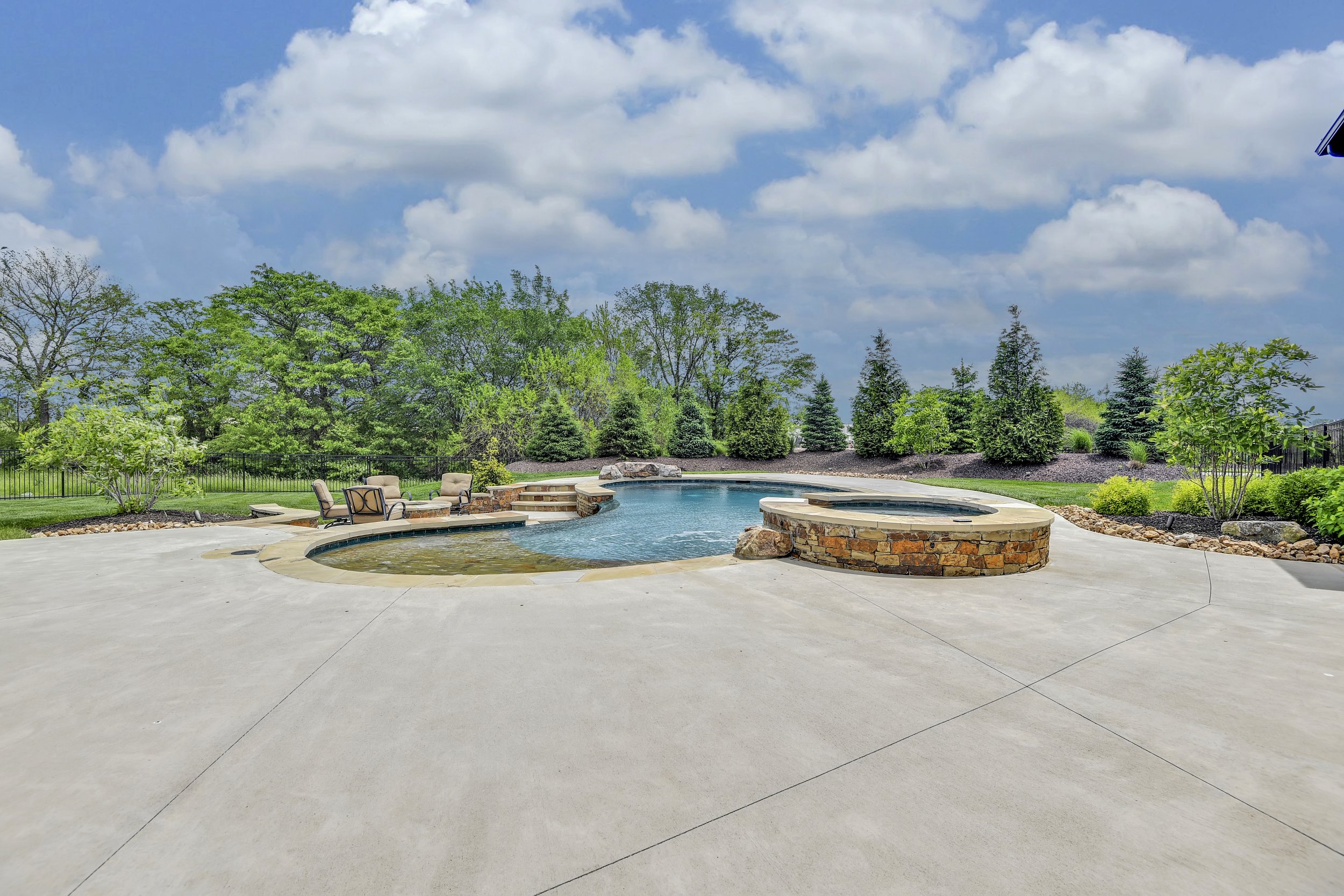 Garnet_KoehlerBuildingCo__16513Bluejacket__0077.jpg