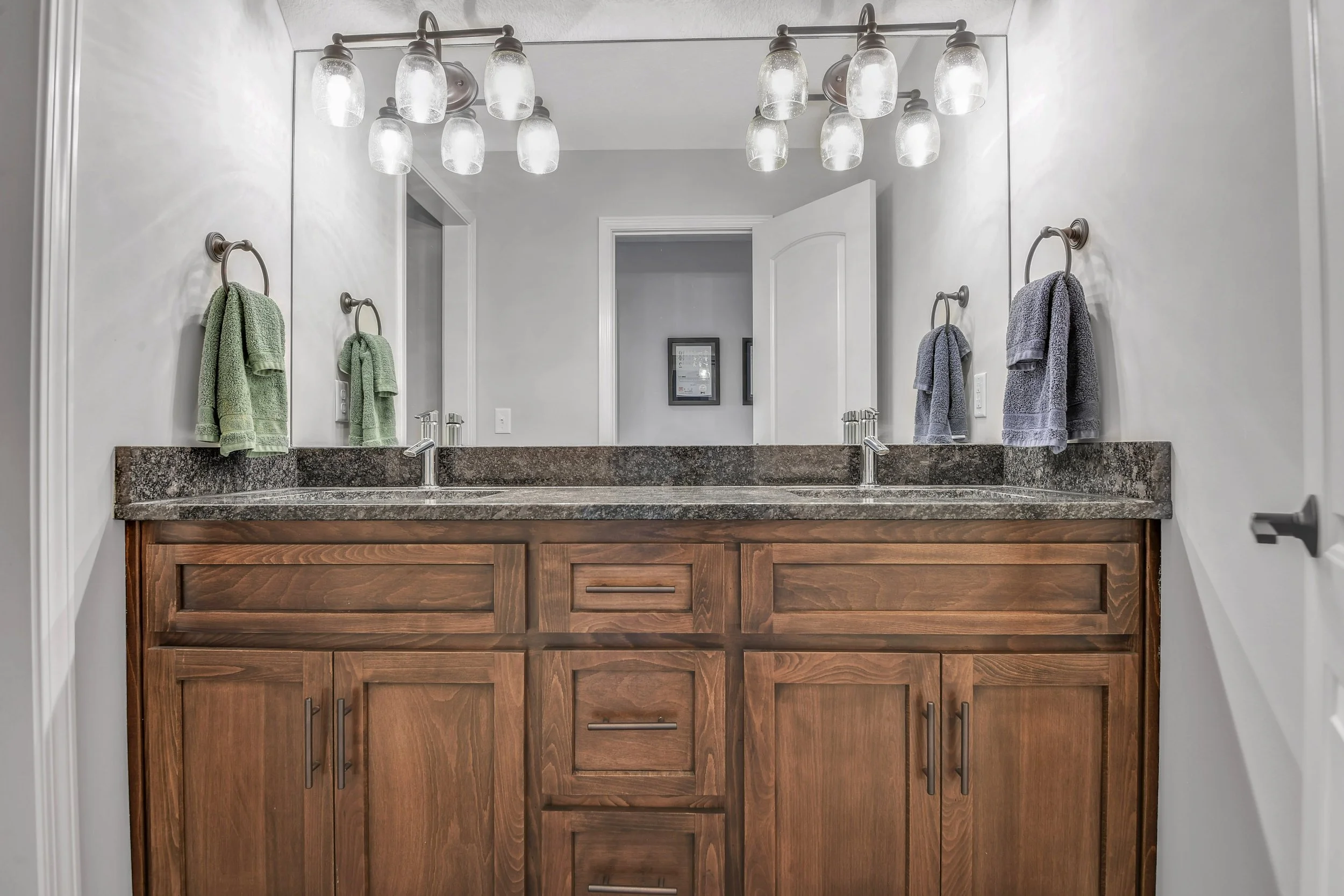 Garnet_KoehlerBuildingCo__16513Bluejacket__0014.jpg