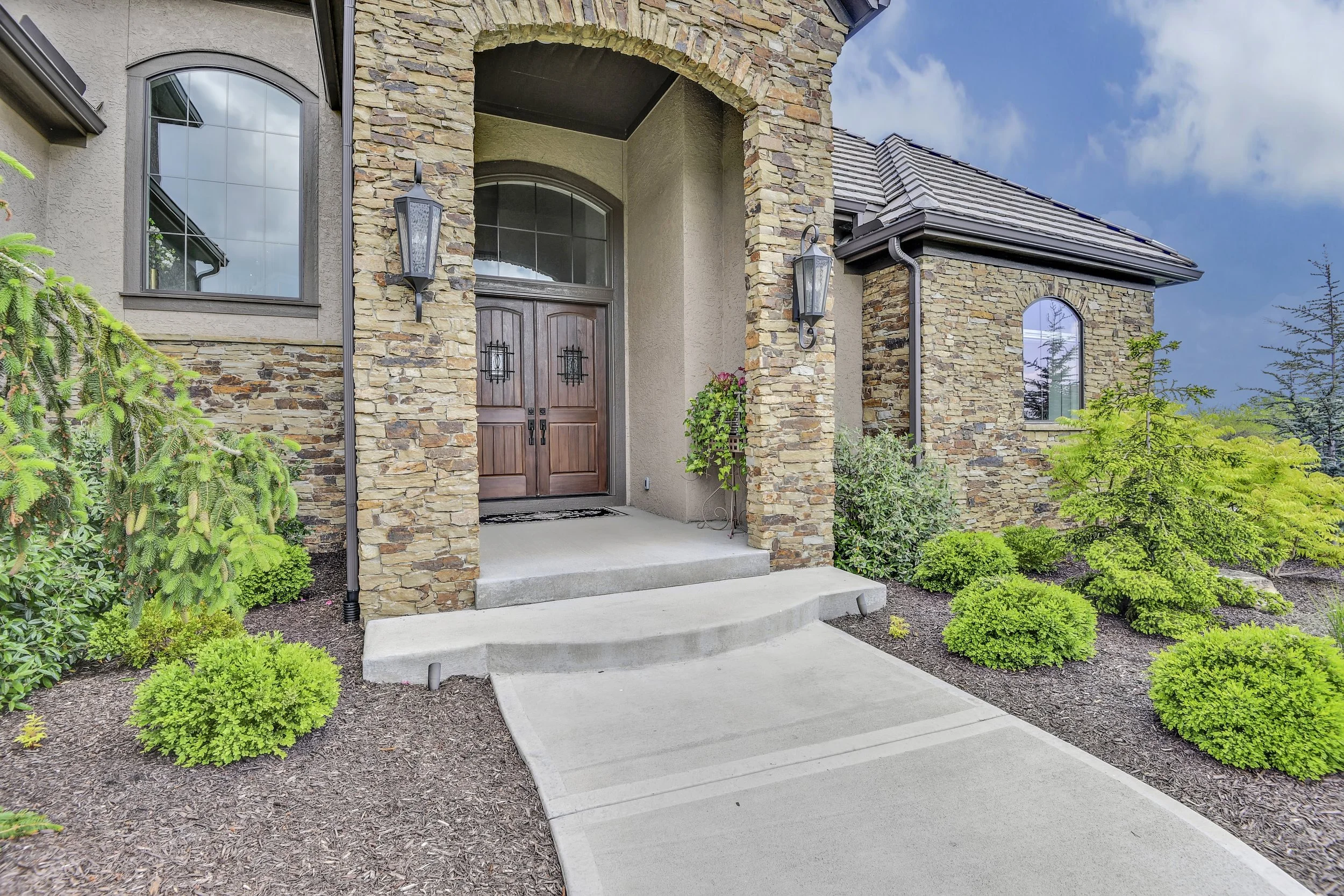 Garnet_KoehlerBuildingCo__16513Bluejacket__0089.jpg