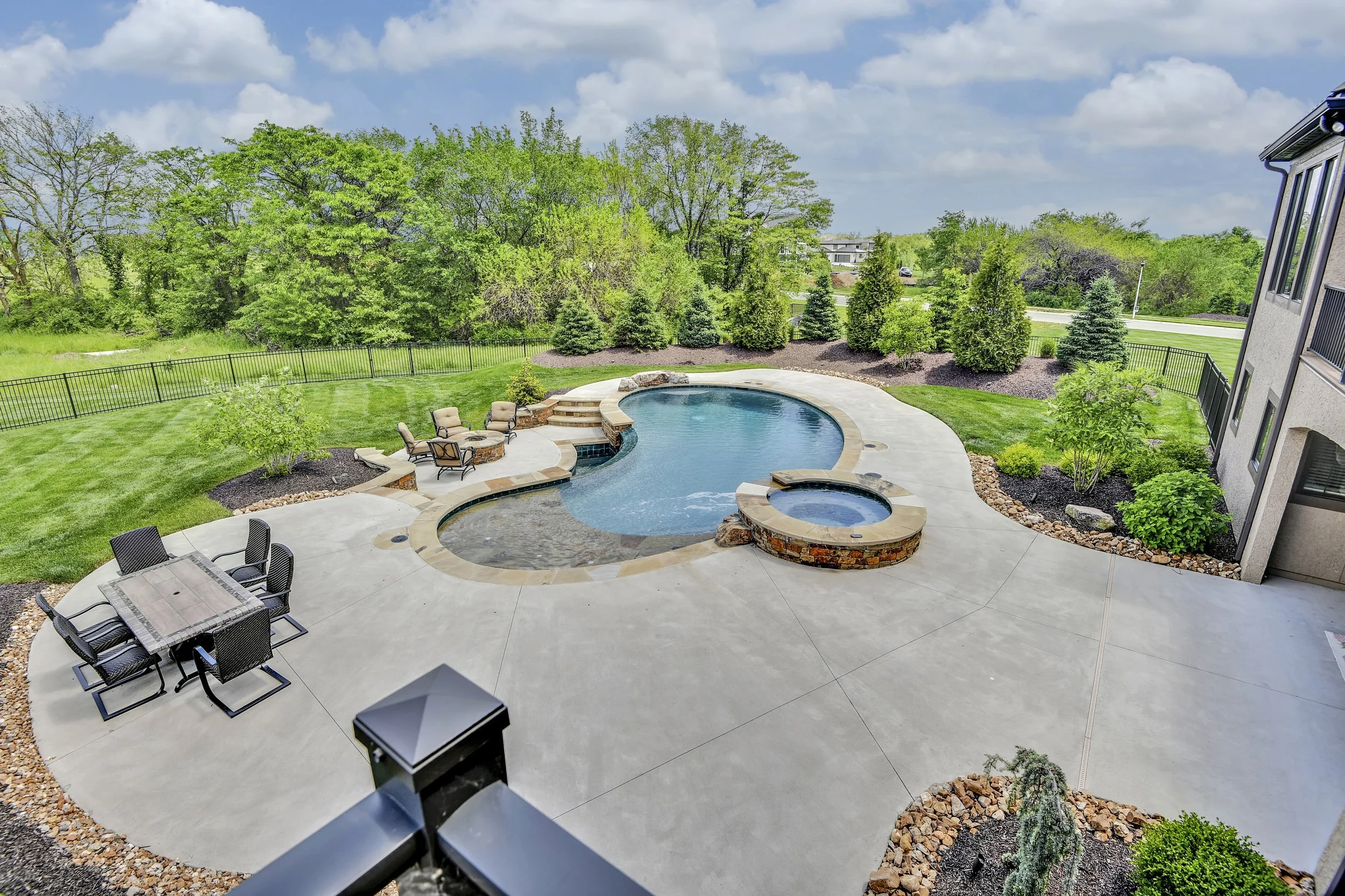 Garnet_KoehlerBuildingCo__16513Bluejacket__0086.jpg