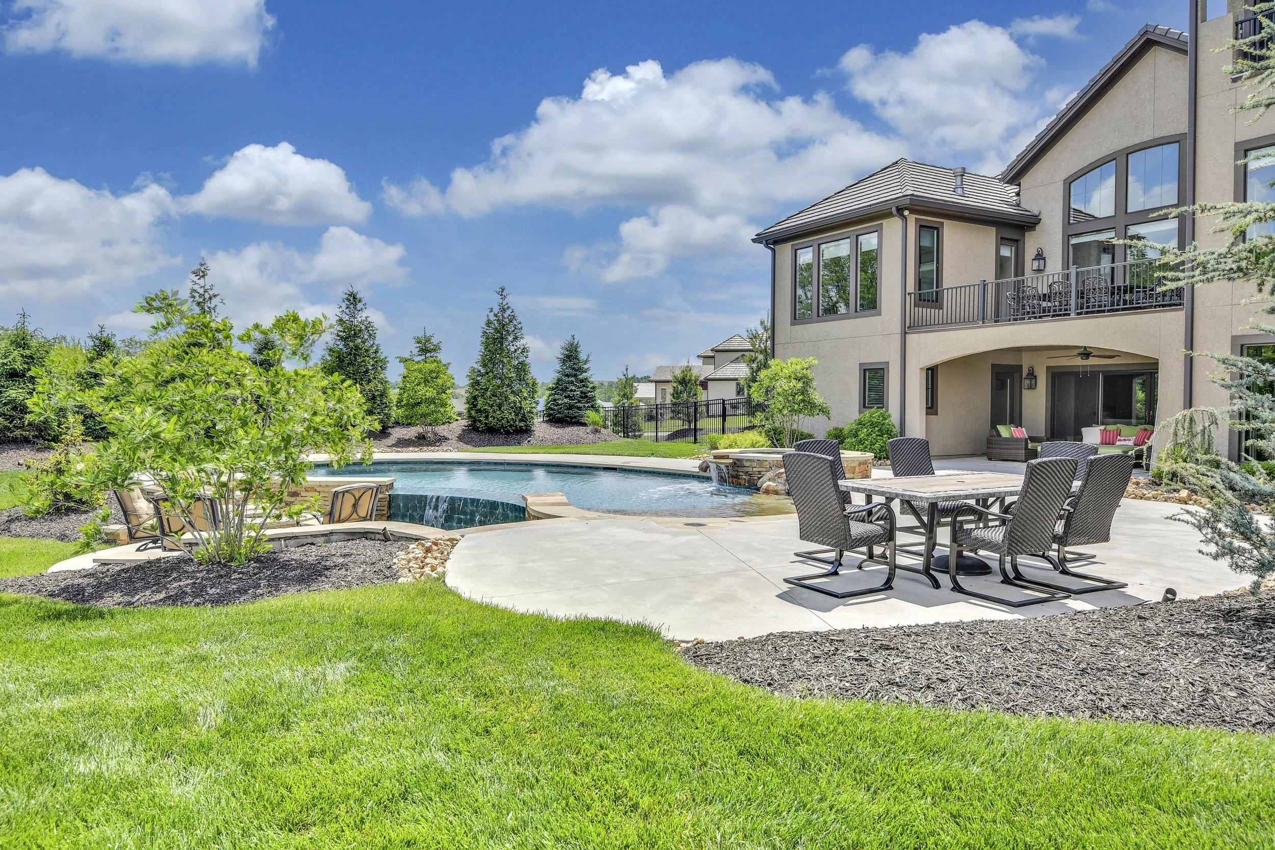 Garnet_KoehlerBuildingCo__16513Bluejacket__0083.jpg