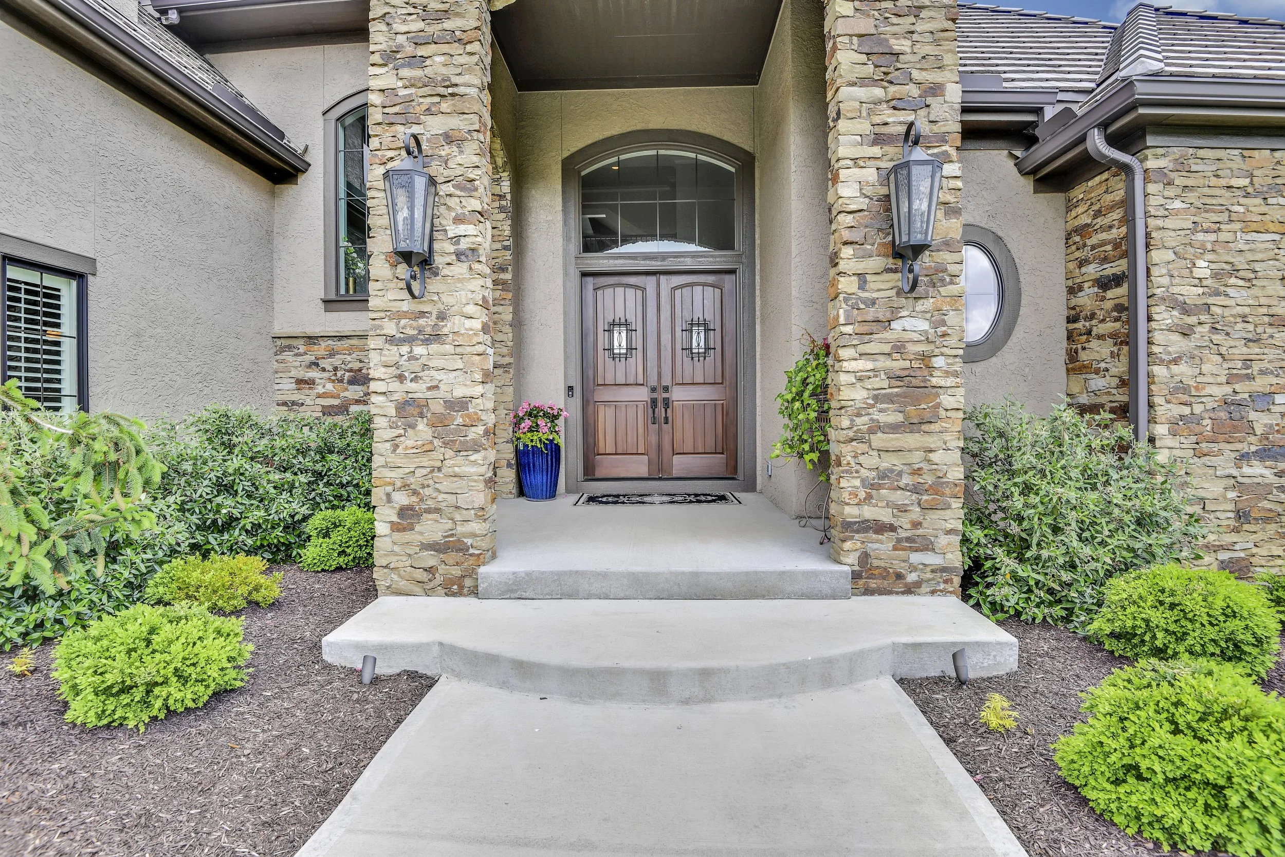 Garnet_KoehlerBuildingCo__16513Bluejacket__0090.jpg