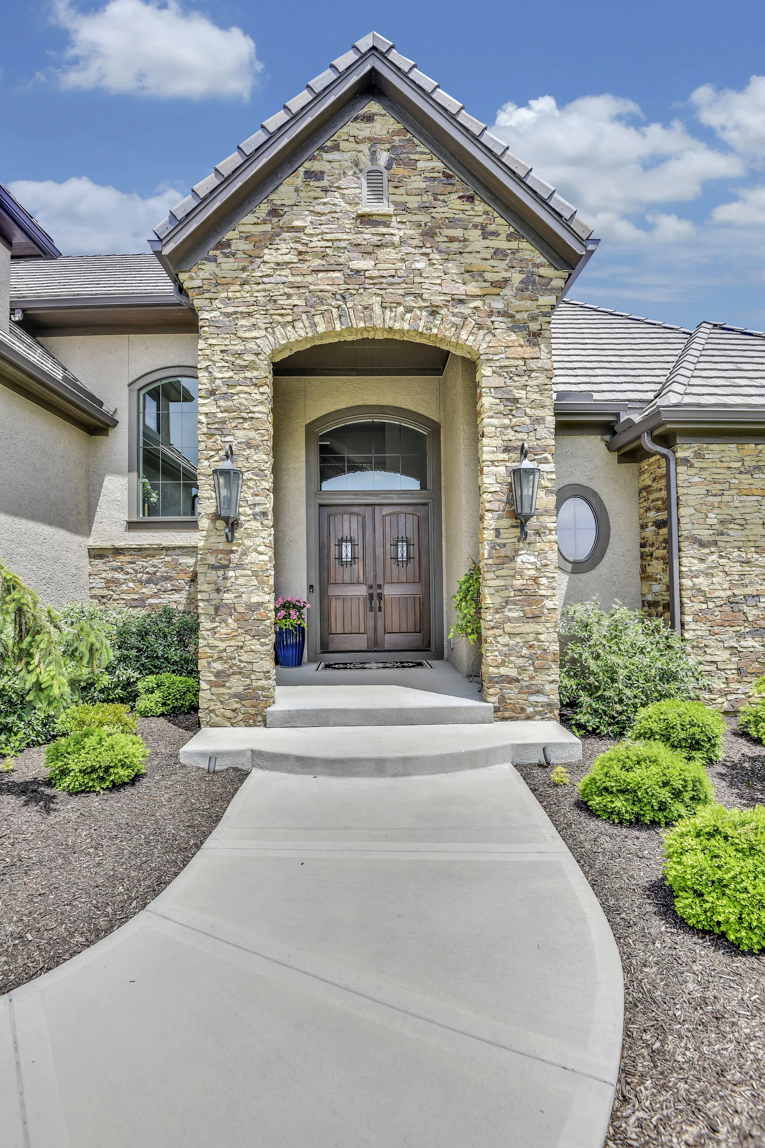 Garnet_KoehlerBuildingCo__16513Bluejacket__0091.jpg