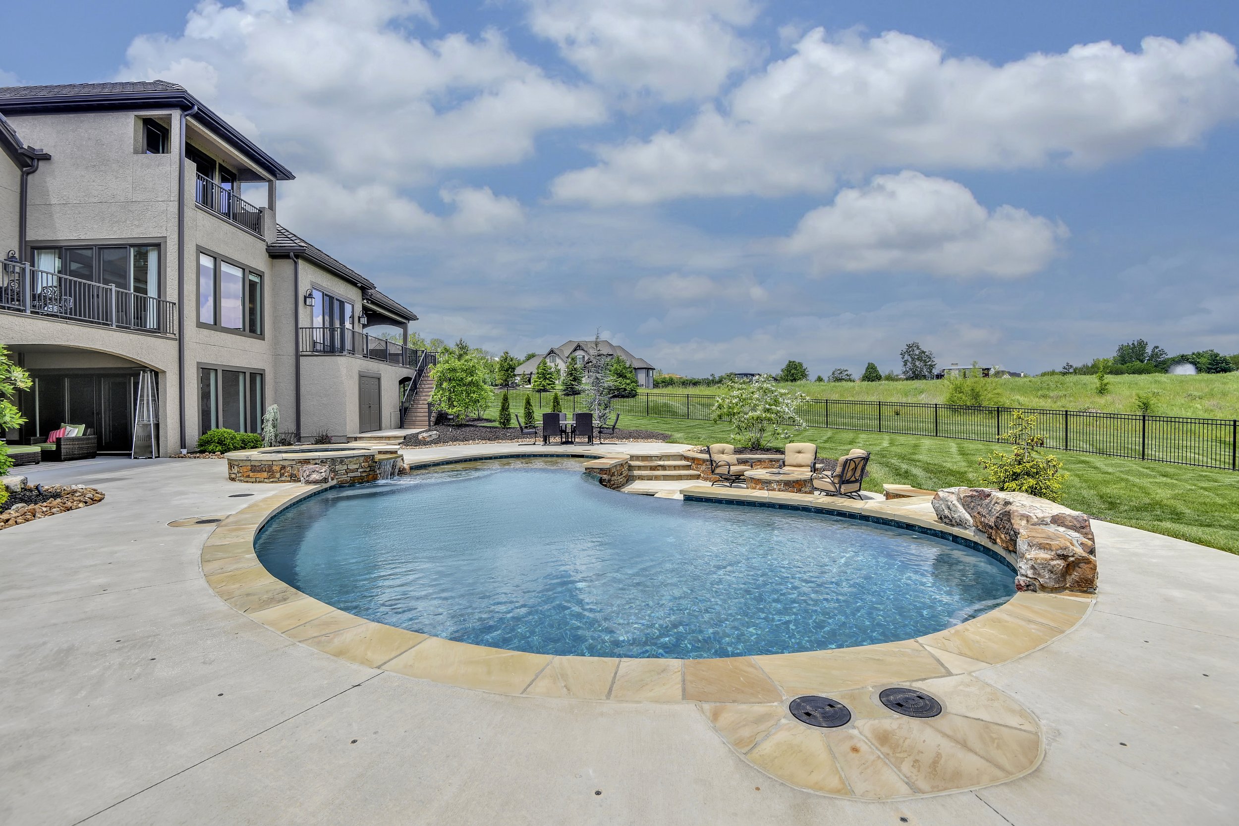 Garnet_KoehlerBuildingCo__16513Bluejacket__0078.jpg