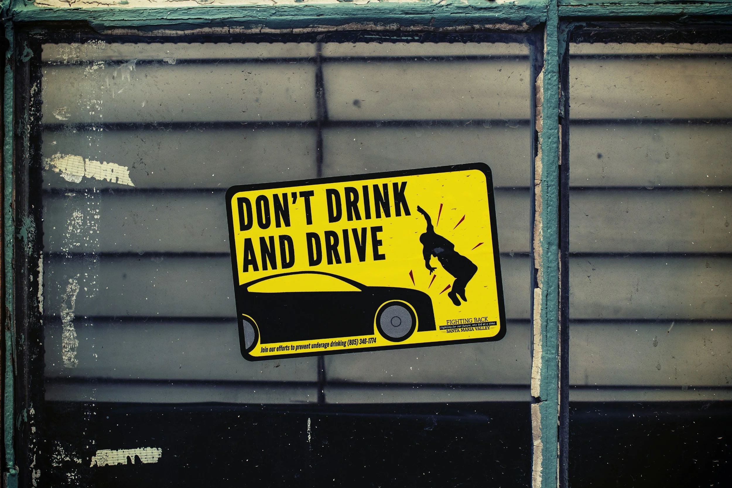 don't drink and drive sign