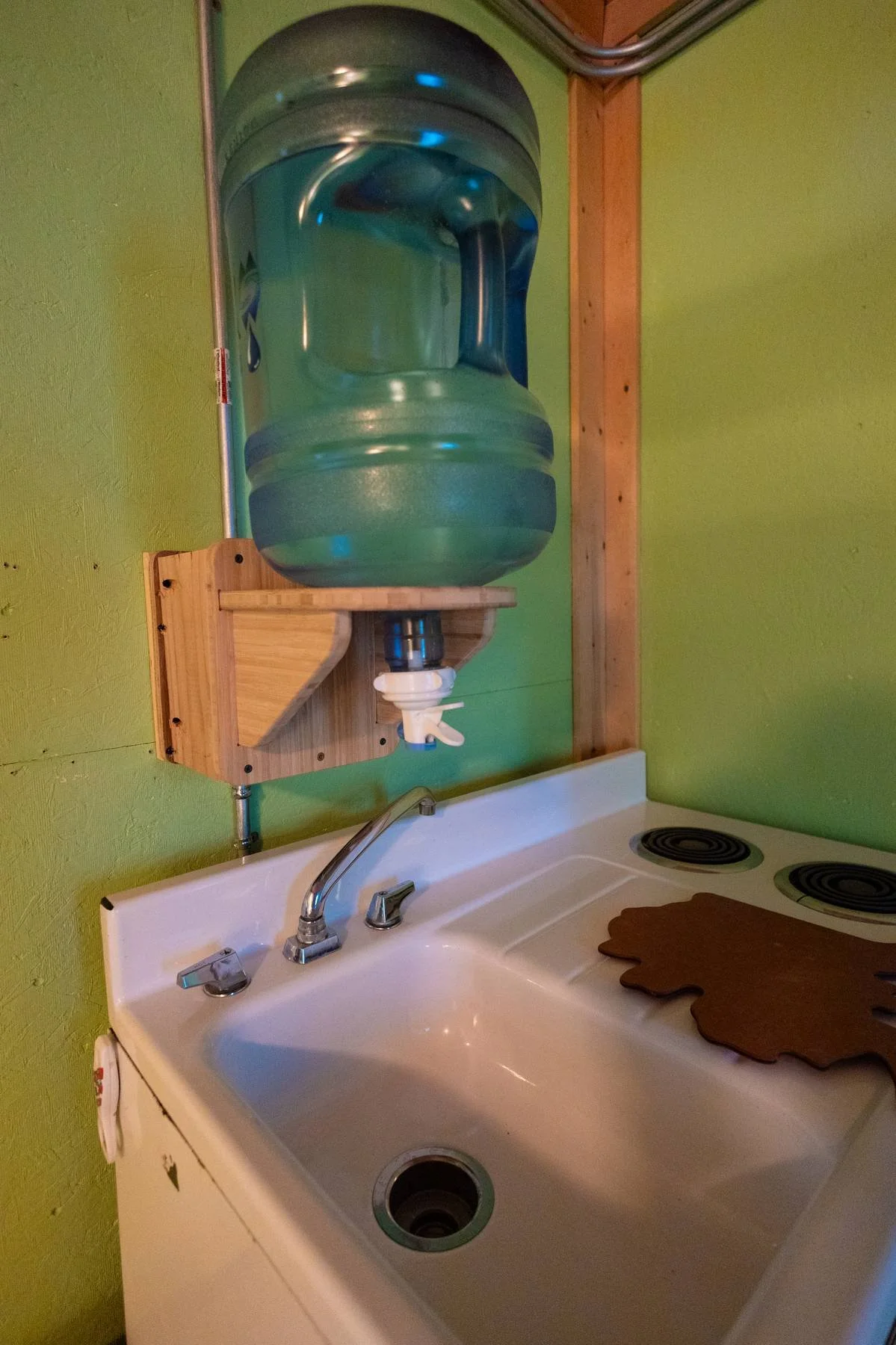 Mounted fresh water dispenser