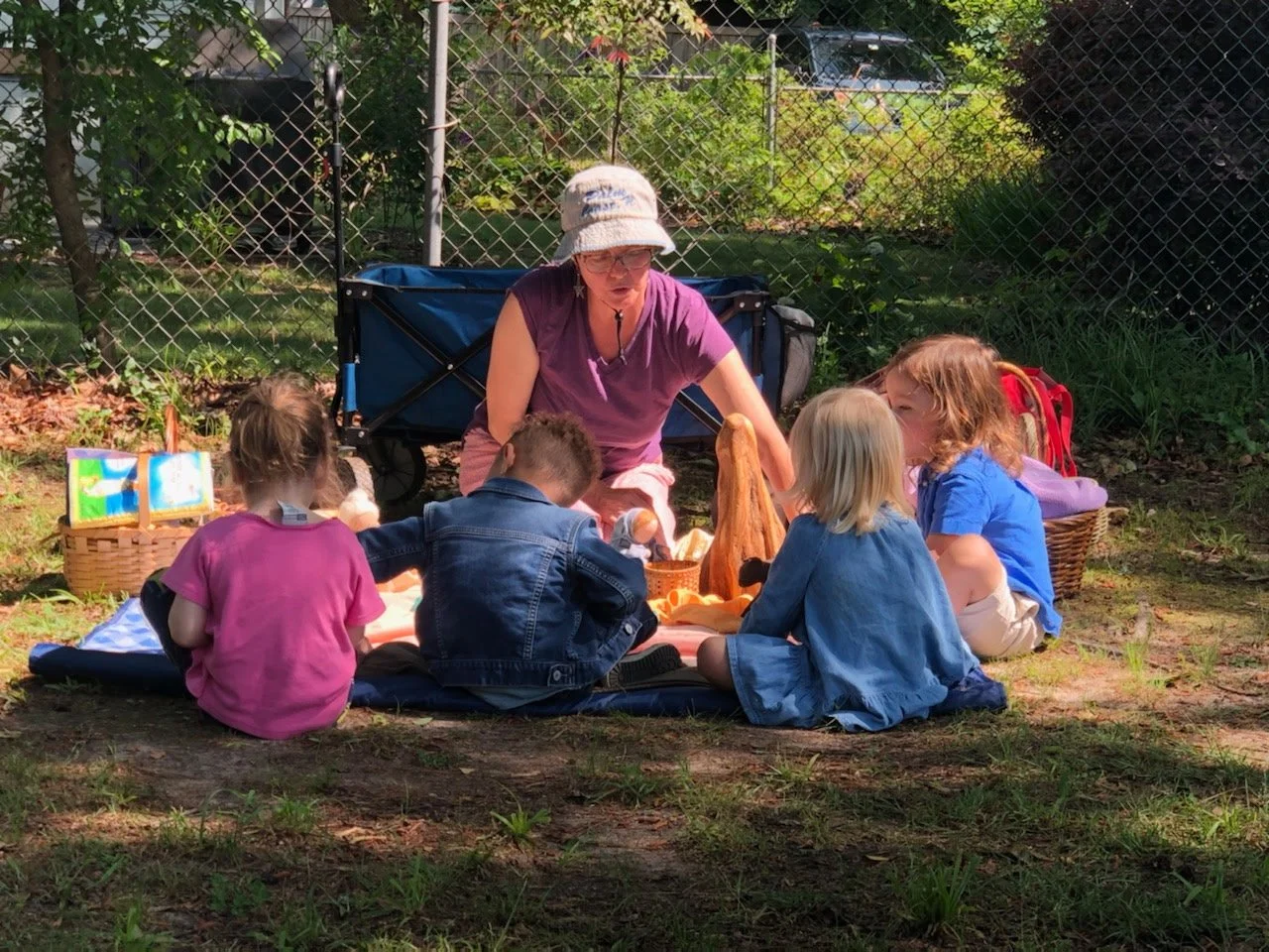 morning-garden-puppet-show-jolie-luba.jpg