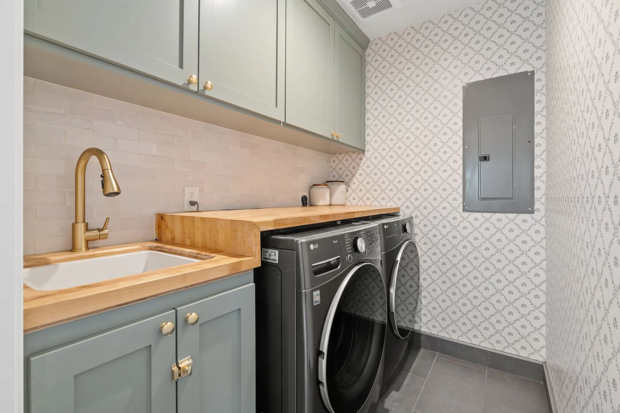 1253 Redcliff Dr-Photo-39.jpg