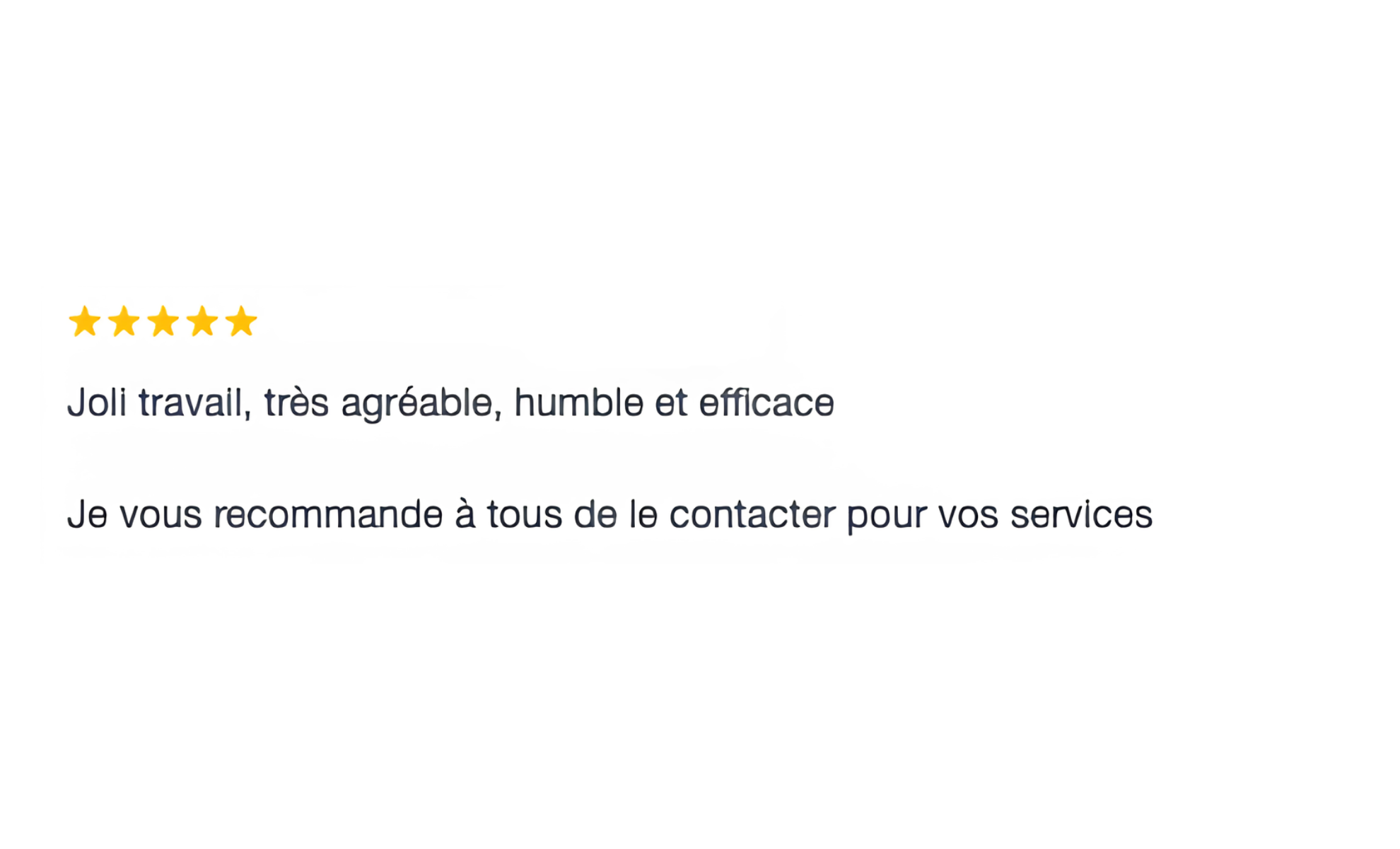 Une capture d'écran d'une évaluation positive avec quatre étoiles et un commentaire en français louant la qualité d'un travail, recommandant de contacter le prestataire pour ses services.