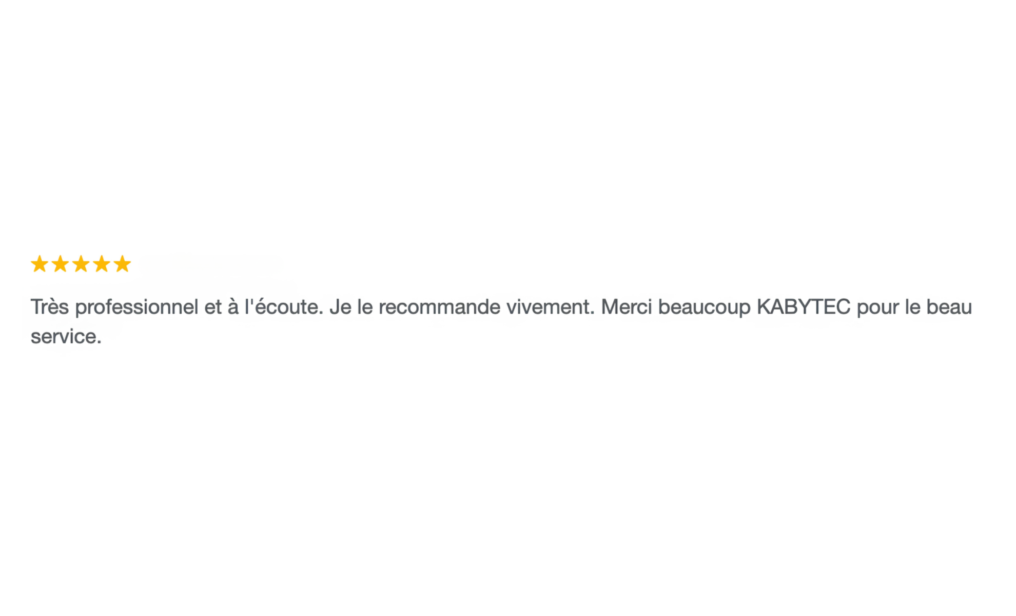 Une capture d'écran d'une critique ou d'une évaluation en français, avec une notation par étoiles dorées. La critique mentionne un service professionnel, attentionné, et recommande vivement l'entreprise KABYTEC pour son excellent service.