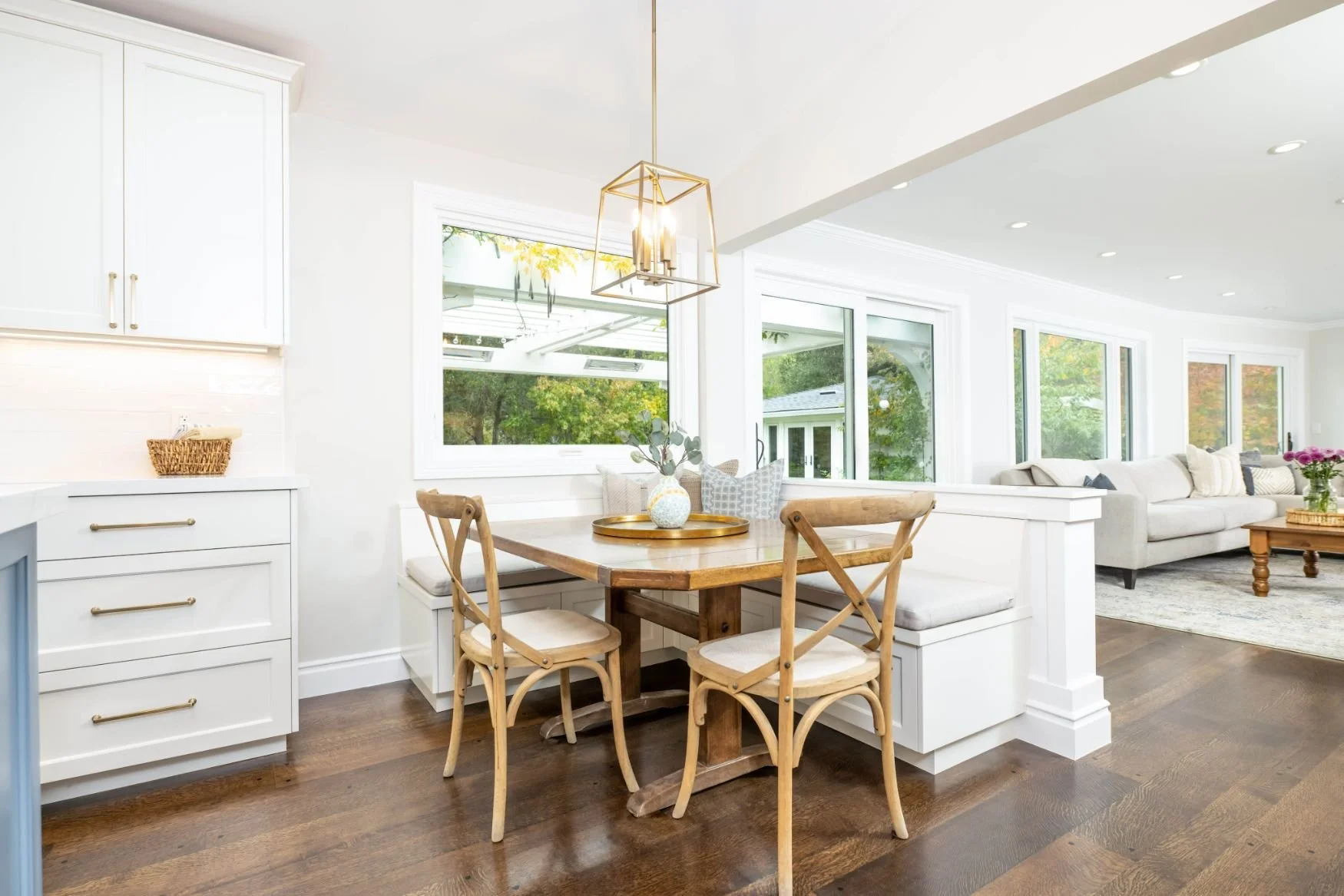 dongabriel-moraga-traditional-kitchen-common-area-23.jpeg