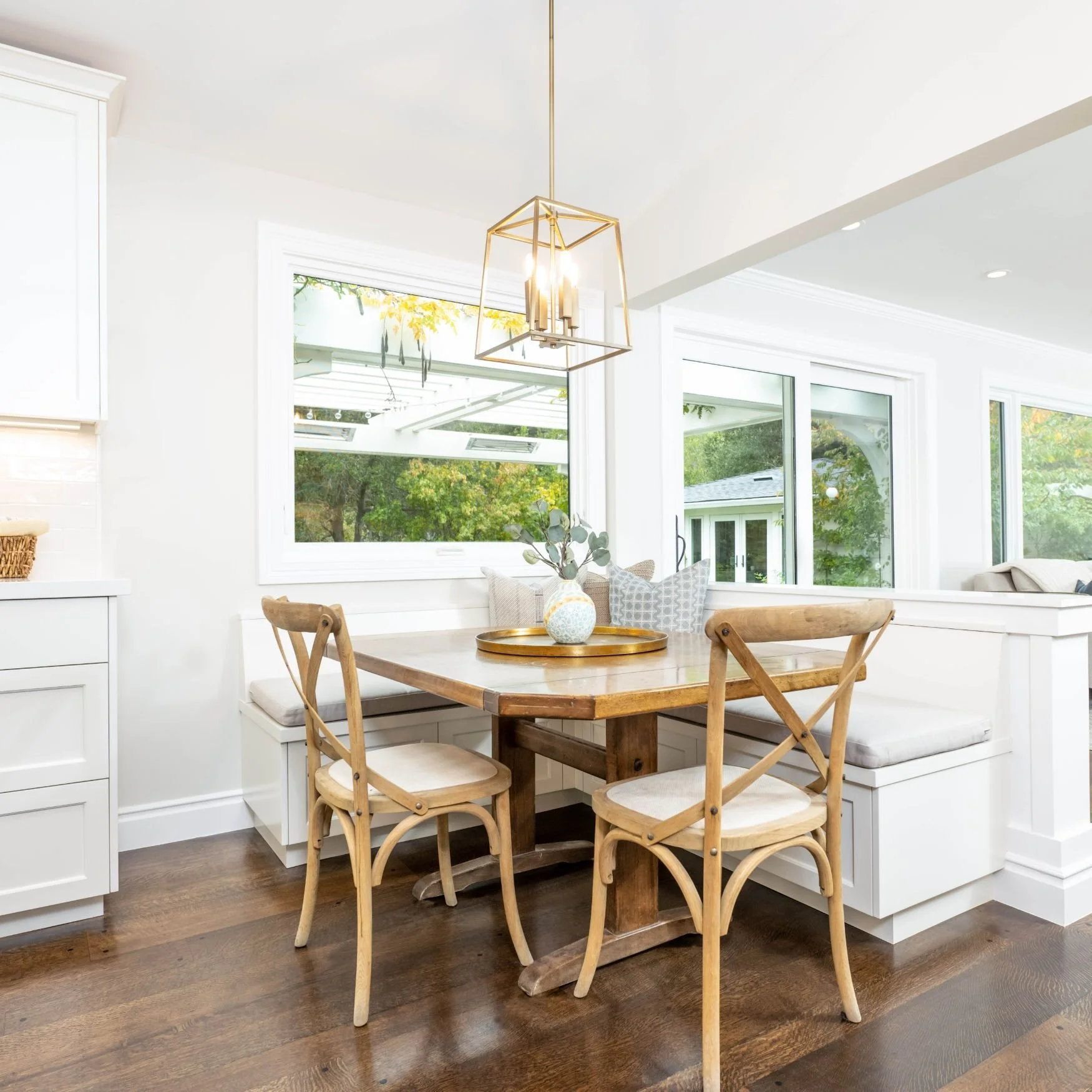 dongabriel-moraga-traditional-kitchen-common-area-24.jpeg