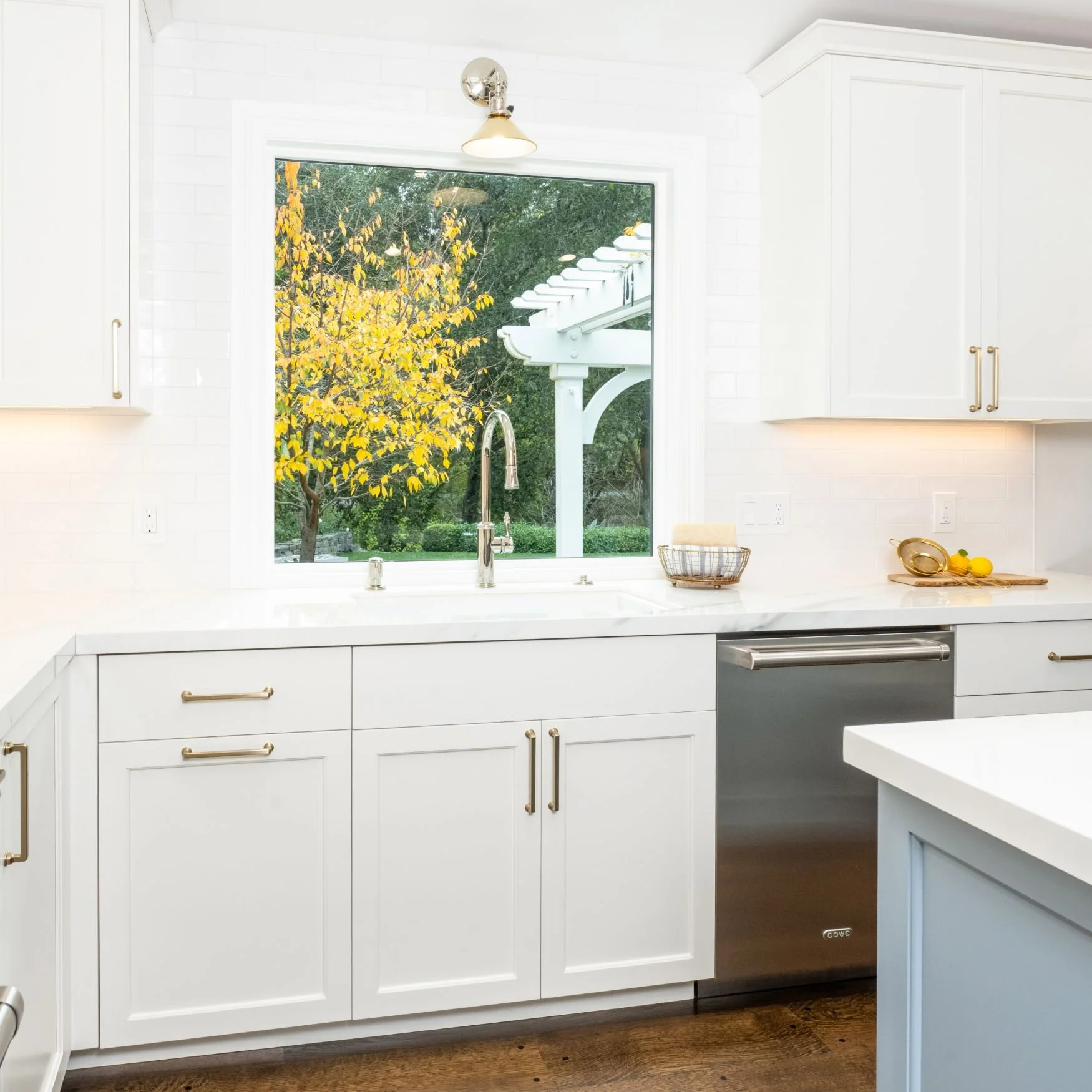 dongabriel-moraga-traditional-kitchen-common-area-10.jpeg