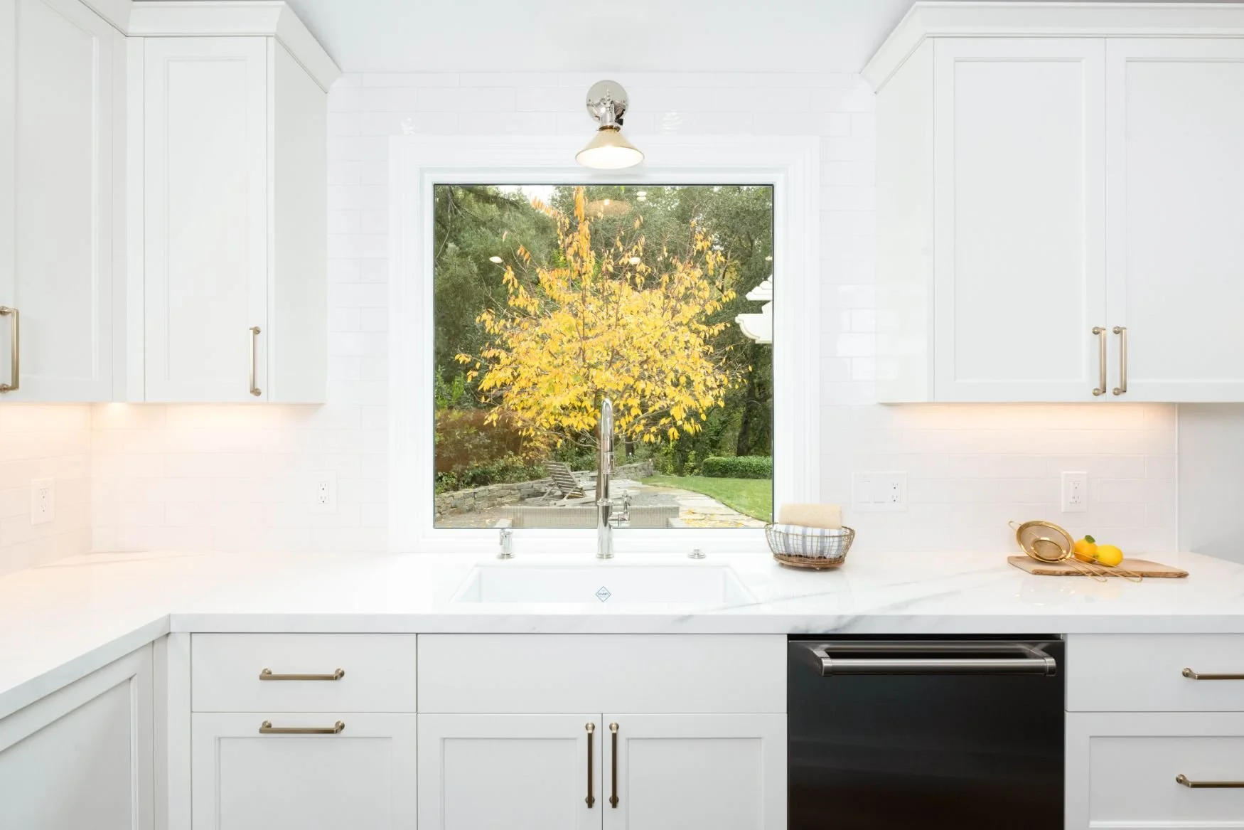 dongabriel-moraga-traditional-kitchen-common-area-07.jpeg