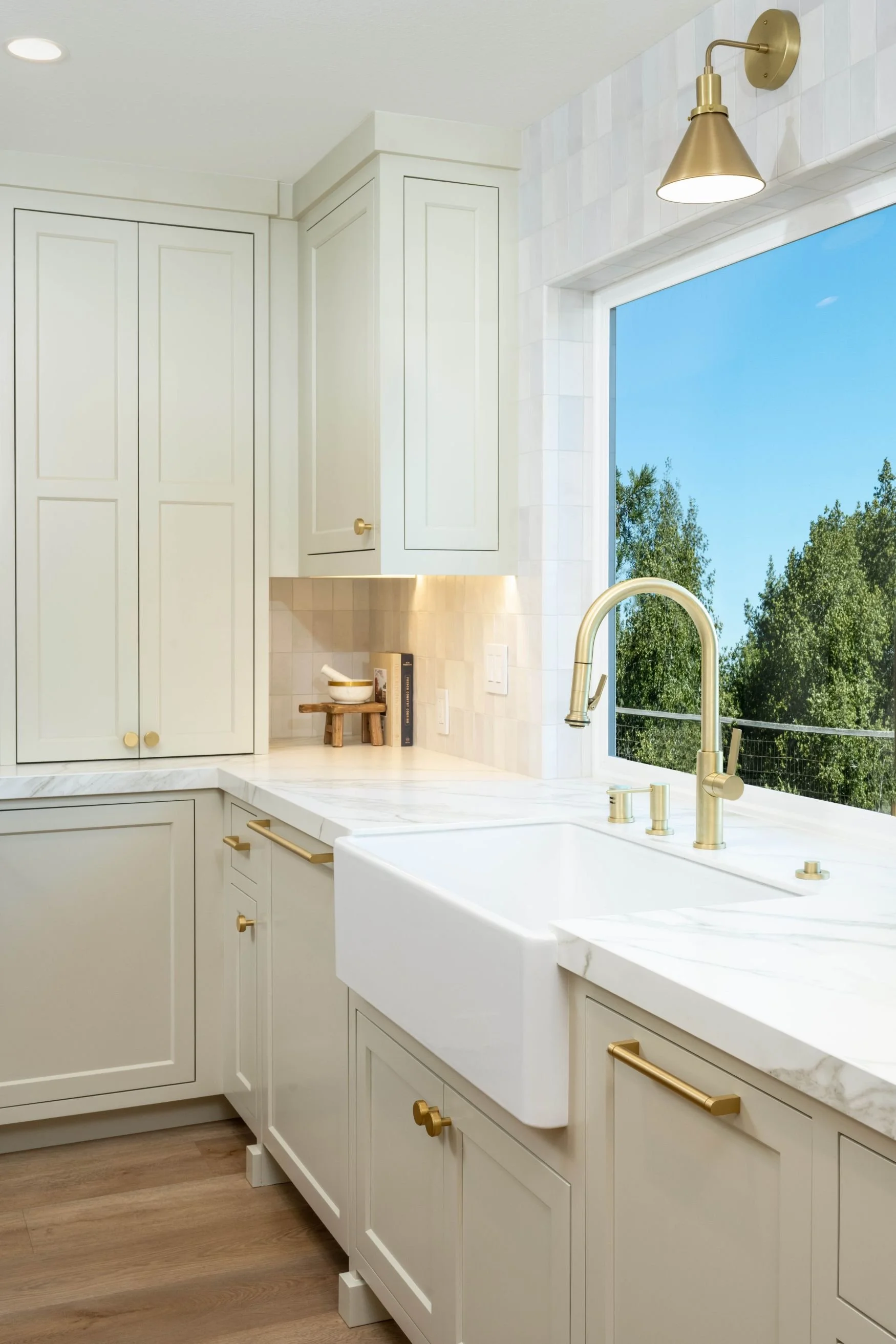 moraga-transitional-home-renovation-bellhurst-08.jpeg