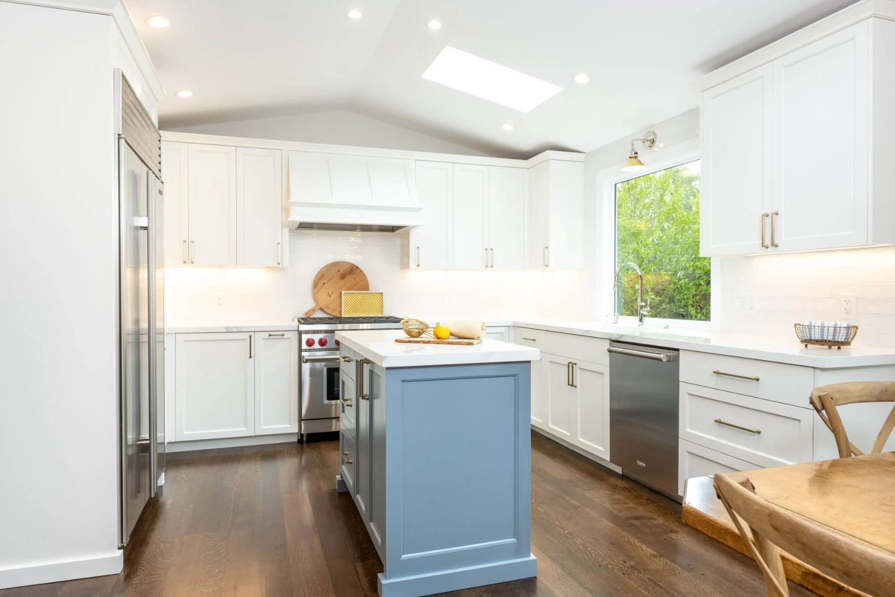 dongabriel-moraga-traditional-kitchen-common-area-15.jpeg