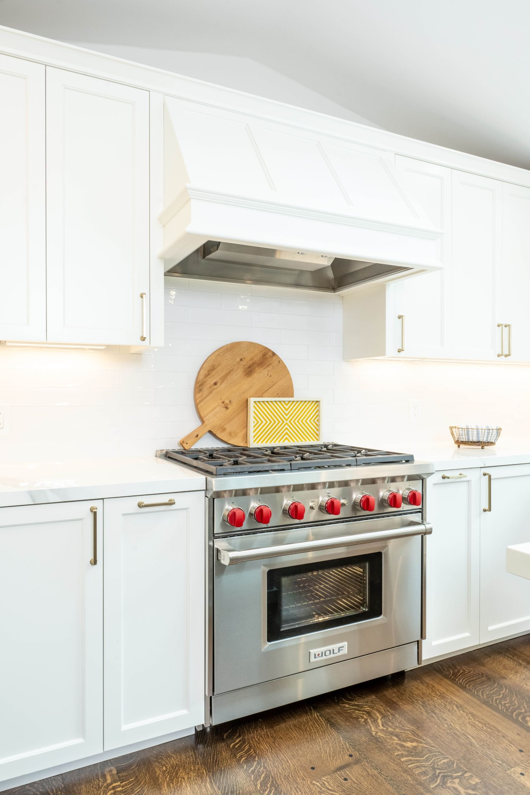 dongabriel-moraga-traditional-kitchen-common-area-13.jpeg