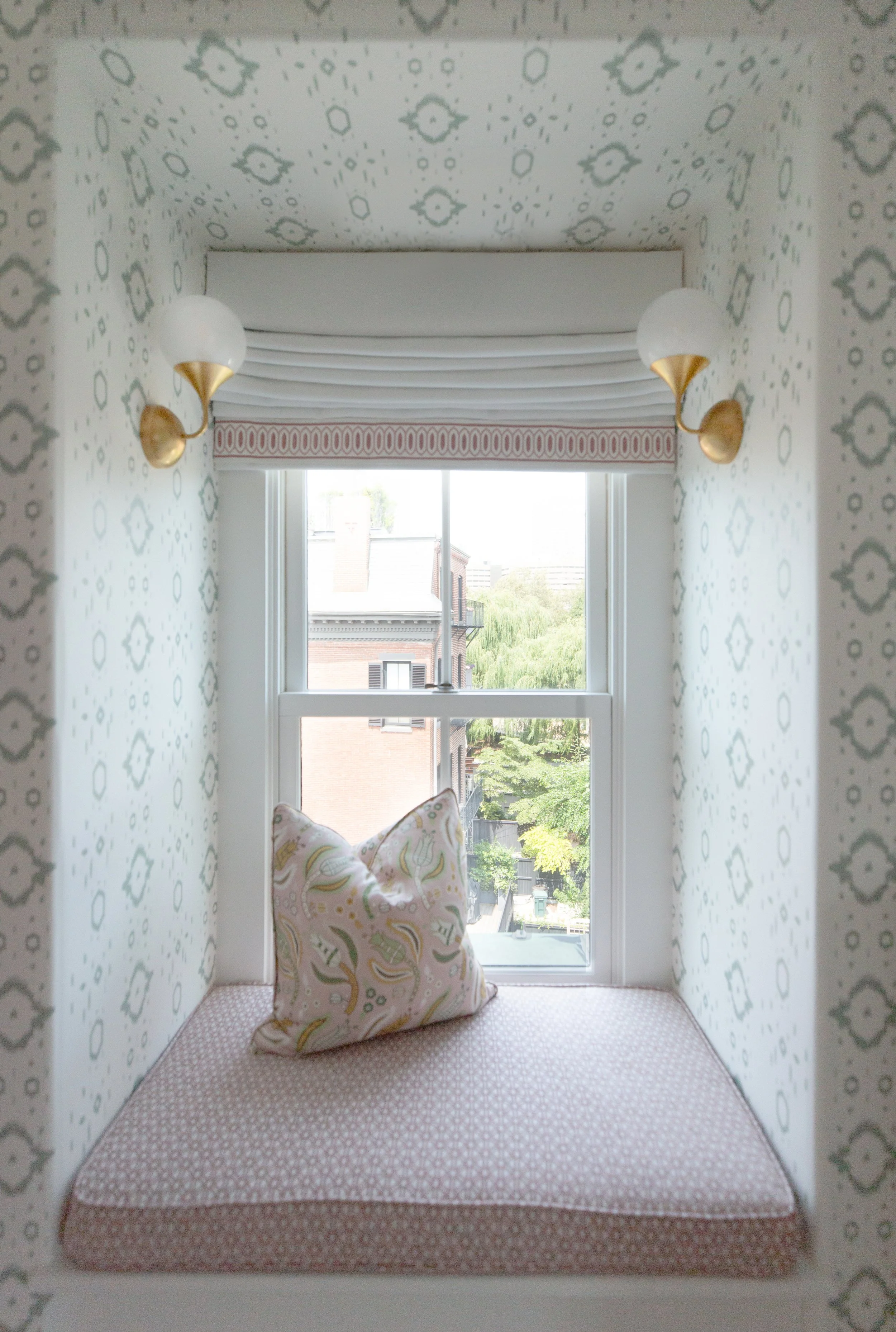 R_Louis Vail_LVukson_155 W Canton_girls room-6354.jpg