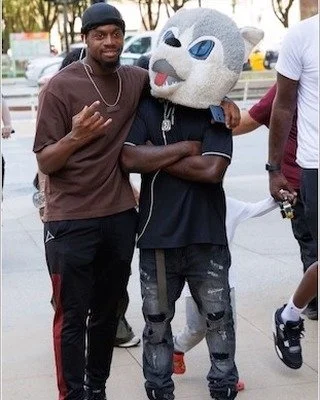 Not sure of the character. Just one of the many things I witnessed in Chicago
