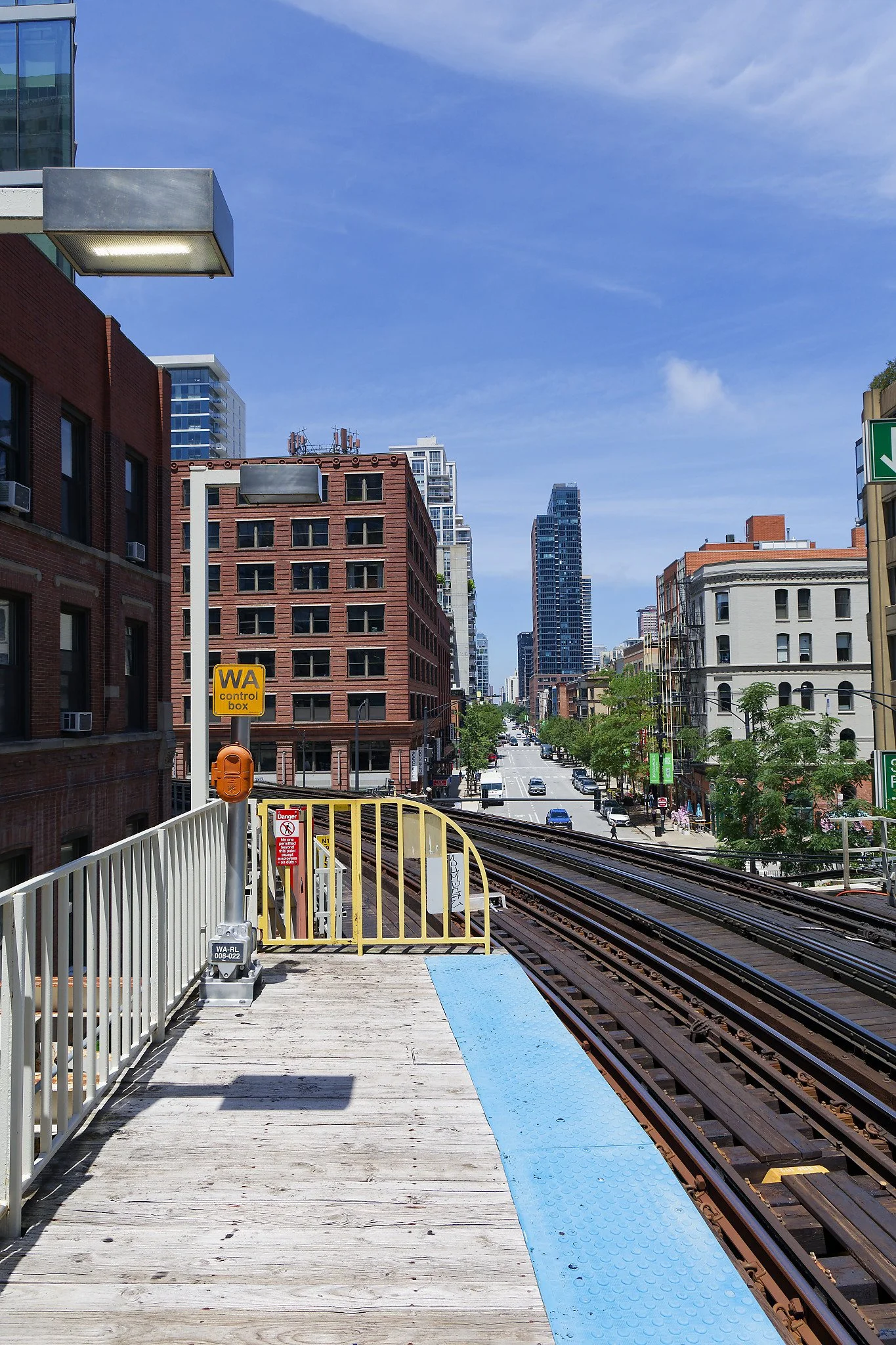 Looking north from the elevated train platform at the Merchandise Mart Station in Chicago