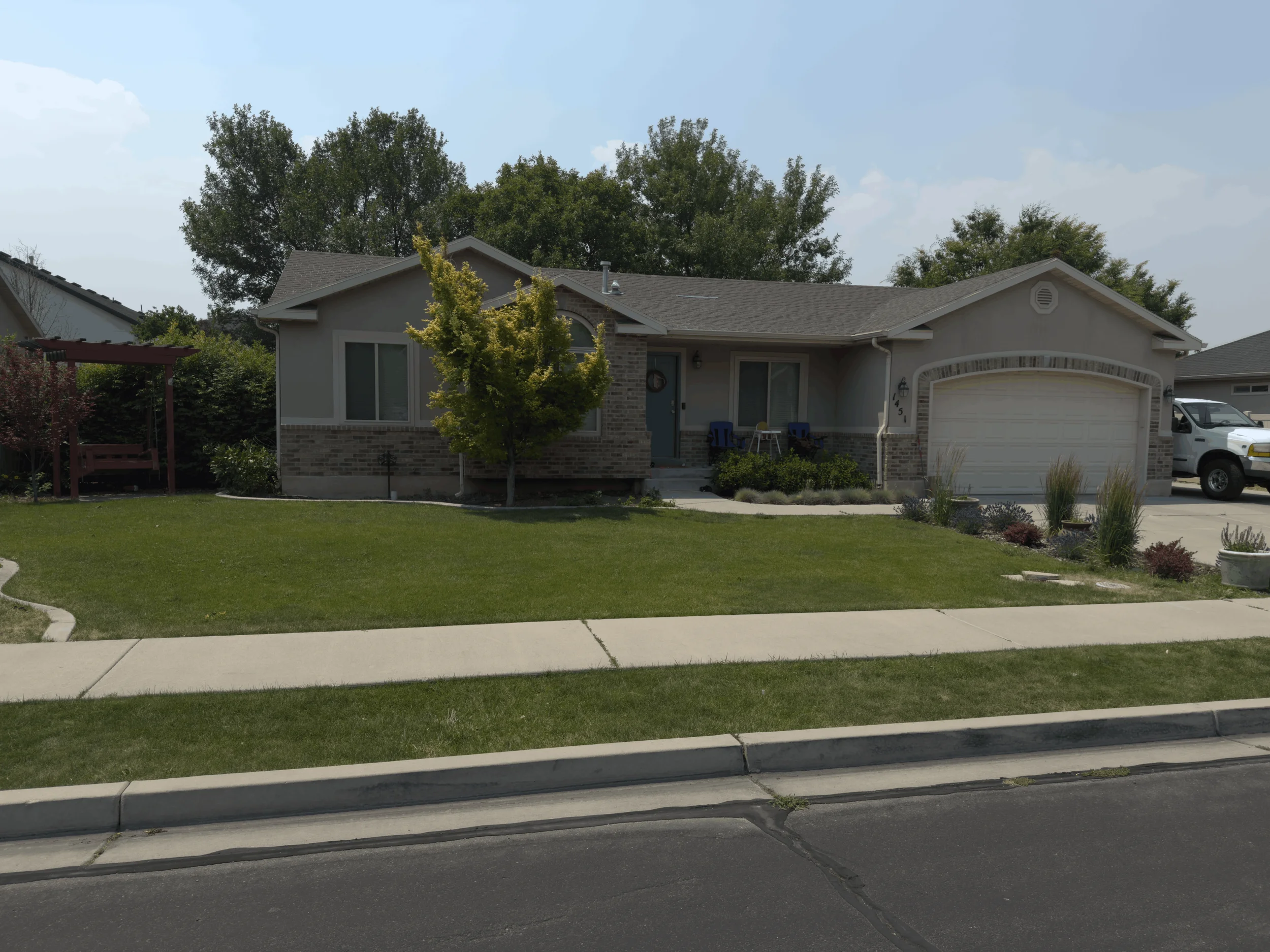 Daytime home photo