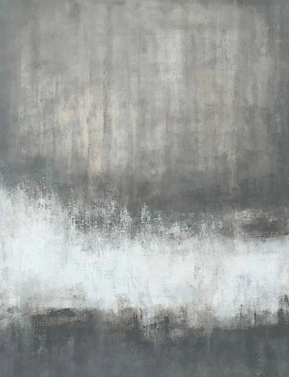 Superficie de pared de cemento con textura y tonalidad gris.