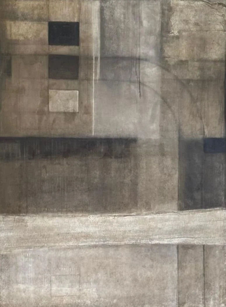 Pared de concreto con bloques de diferentes colores y formas