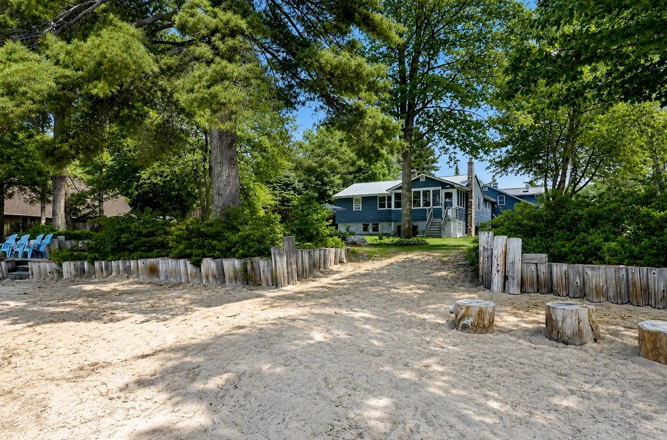 What&rsquo;s better than summer at the lake? Having your own private sandy beach!

At Crystal Lake House, you can spend the day swimming, kayaking, paddleboarding, lounging in the sand, or just hanging out by the water with your favorite people. 

No