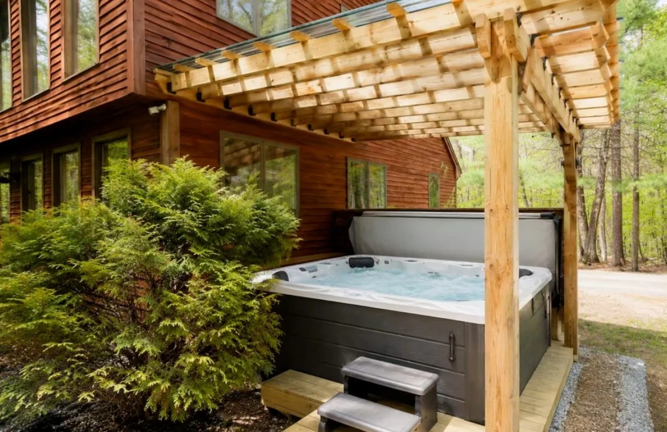 Your afternoon plans? Right here!

Slip into the hot tub, enjoy the fresh Maine air, and let the rest of the day move a little slower.

At Windham Retreat, it's easy to turn an ordinary afternoon into one of those vacation moments you'll want to stay