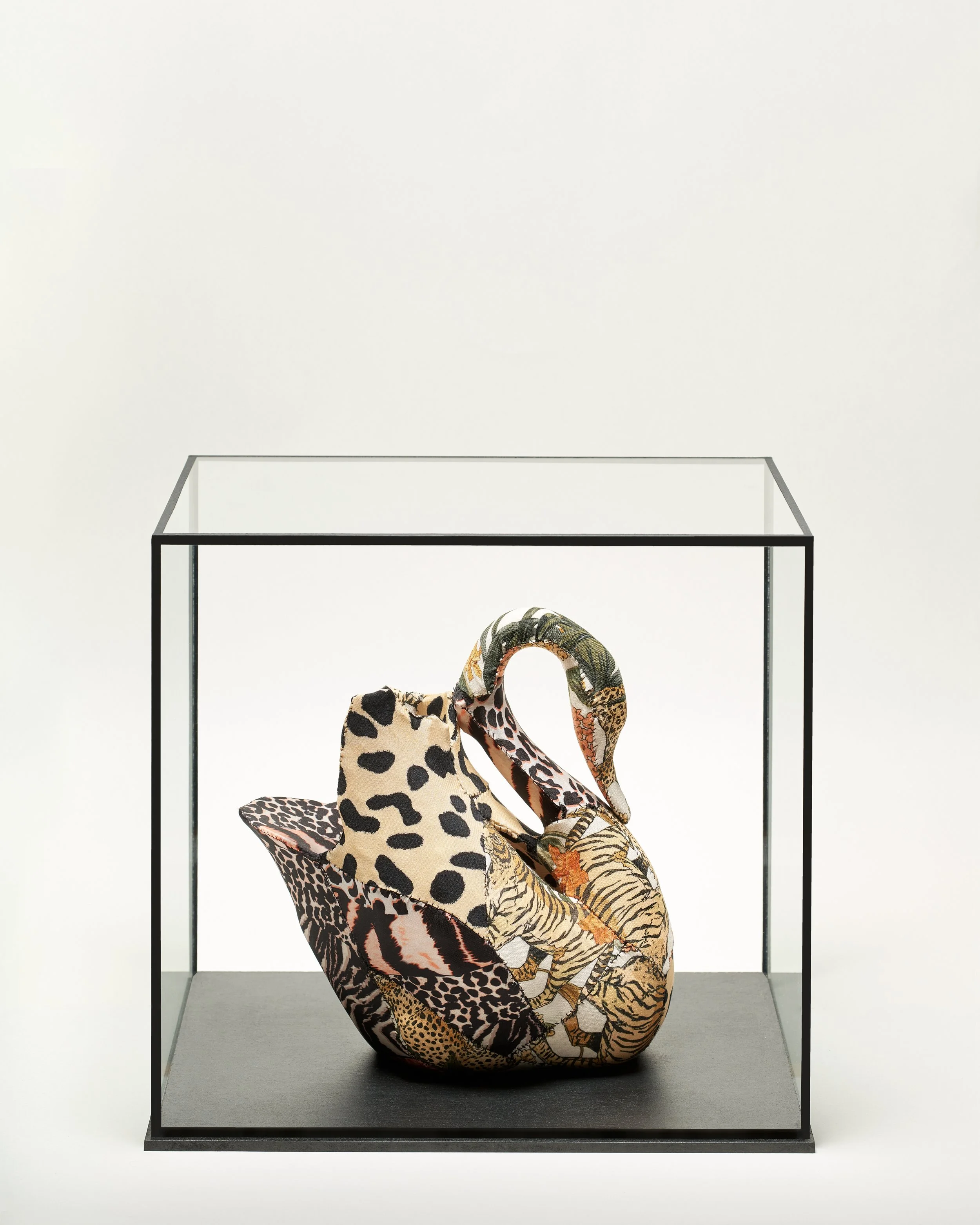 Swan / 
Ceramic sewn with fabric and thread, glass case on a wooden base. 
Swan: 23 x 22 x 14 / case: 28 x 31 x 23 cm.
2025