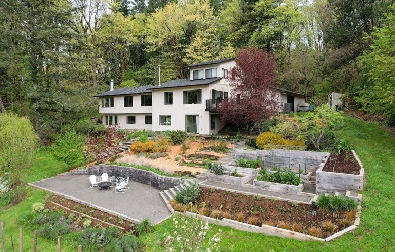 Nolan and I are big hosting people, but our small house is more of a &ldquo;see you in June&rdquo; vibe. With a house like this, I would be able to host a year-round supper club. what a dream 

5 beds | 3 baths | 3,645 sqft
Offered at $1,100,000

Lis
