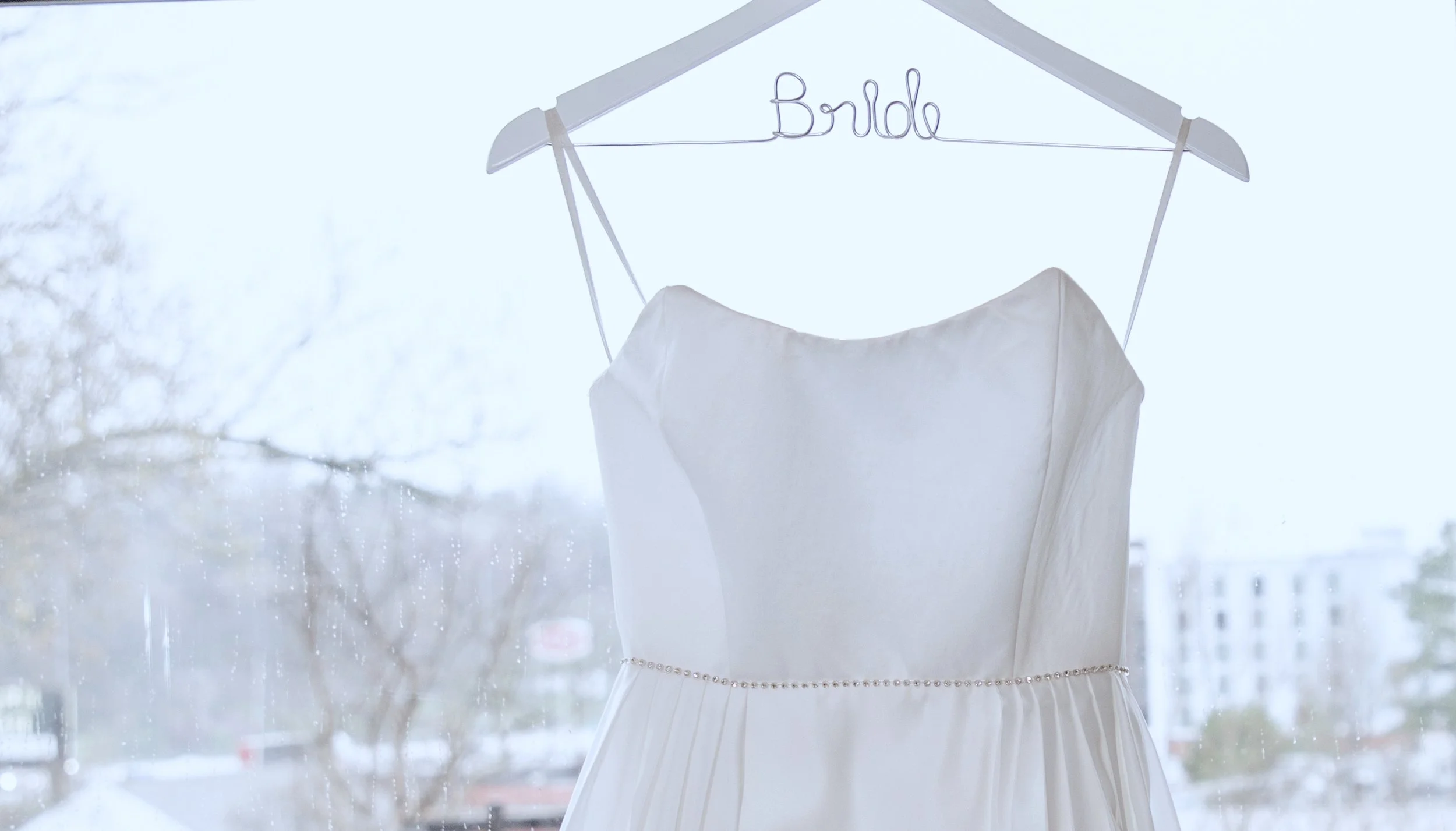 Creating a Calm Wedding Morning: Why Your Beauty Experience Matters