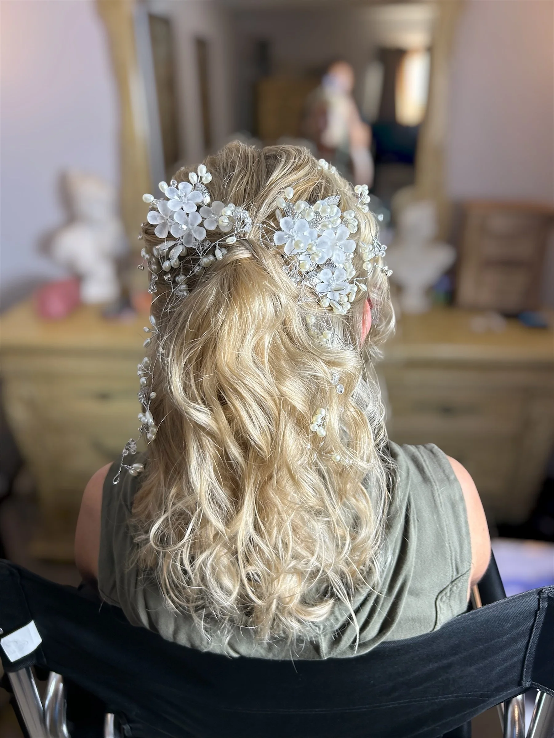Simple bridal hairstyle for mature bride loose curls in knoxville Tennessee